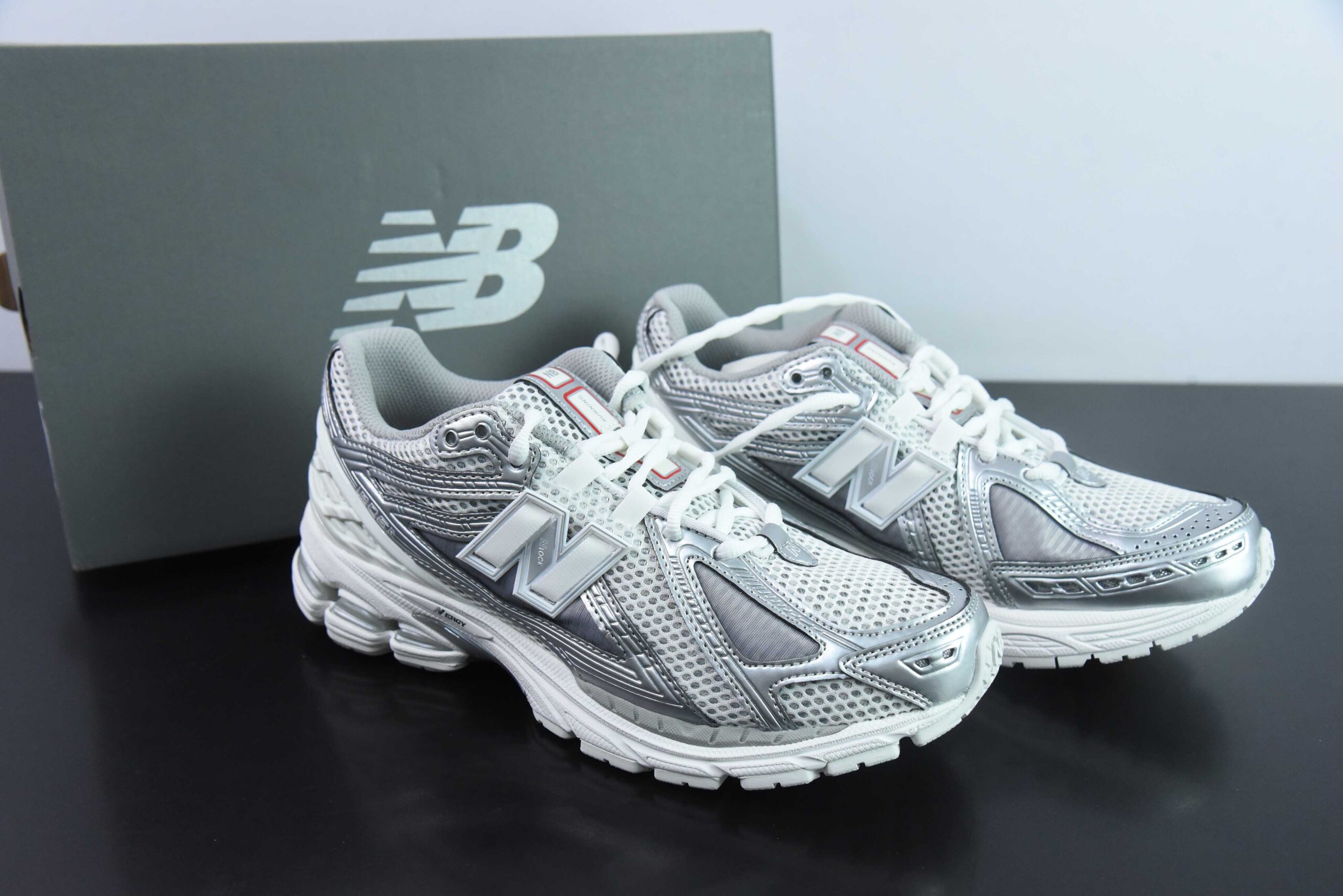 新百伦New Balance M1906系列金属银白复古老爹风休闲运动慢跑鞋纯原版本 货号：M1906RCB 