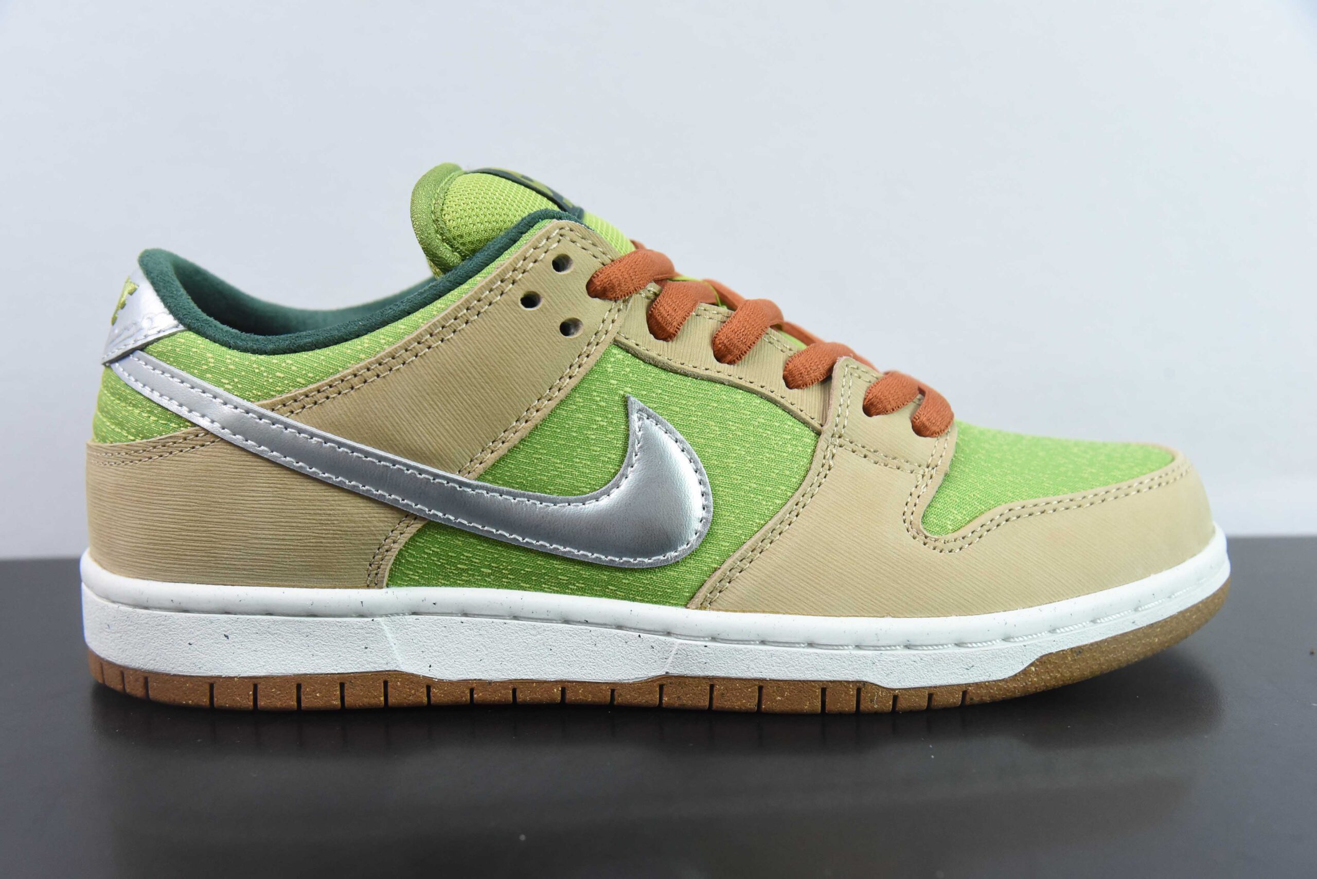 耐克Nike Dunk SB Low Dinner Plate Escargot 蜗牛SB扣篮系列低帮滑板鞋纯原版本 货号：FQ7585-200