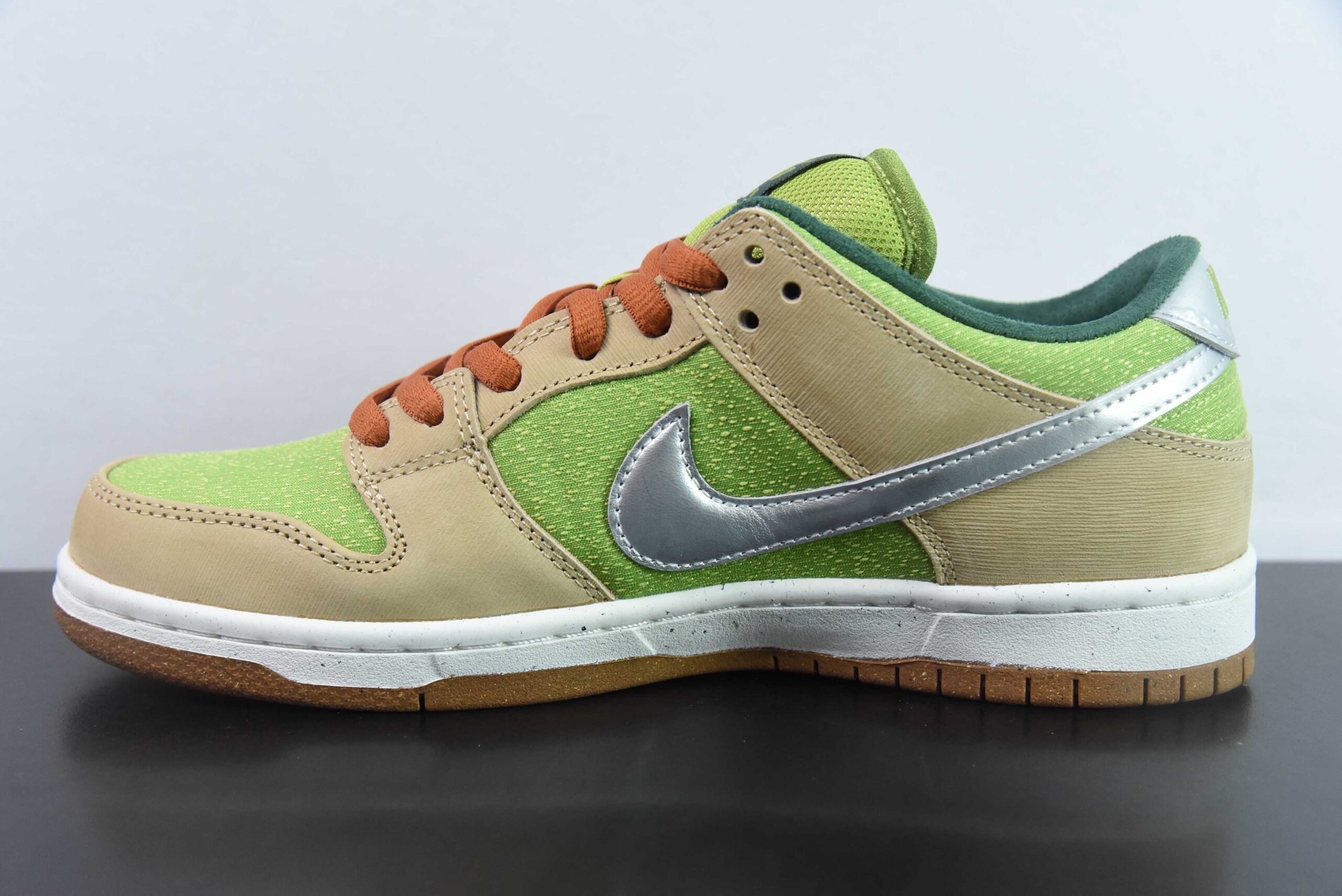 耐克Nike Dunk SB Low Dinner Plate Escargot 蜗牛SB扣篮系列低帮滑板鞋纯原版本 货号：FQ7585-200