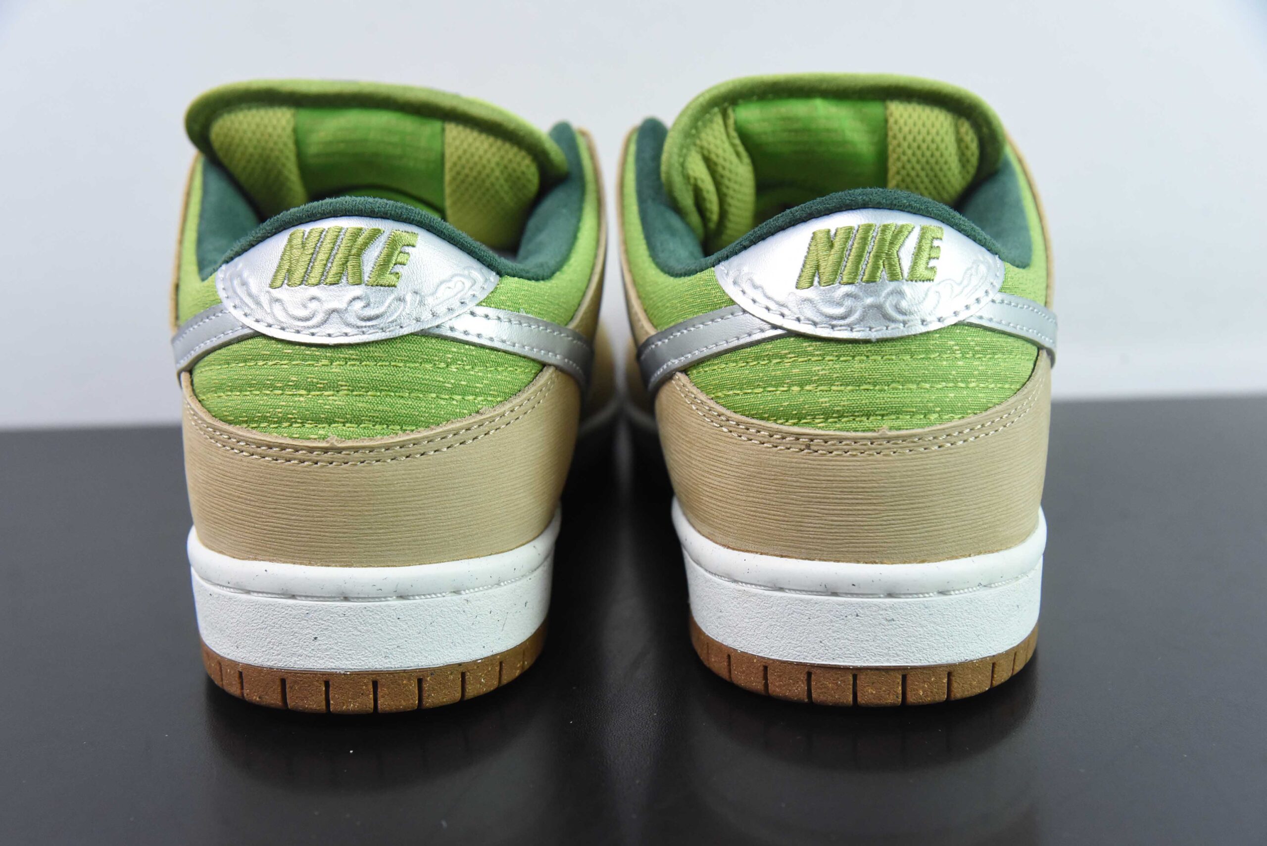 耐克Nike Dunk SB Low Dinner Plate Escargot 蜗牛SB扣篮系列低帮滑板鞋纯原版本 货号：FQ7585-200