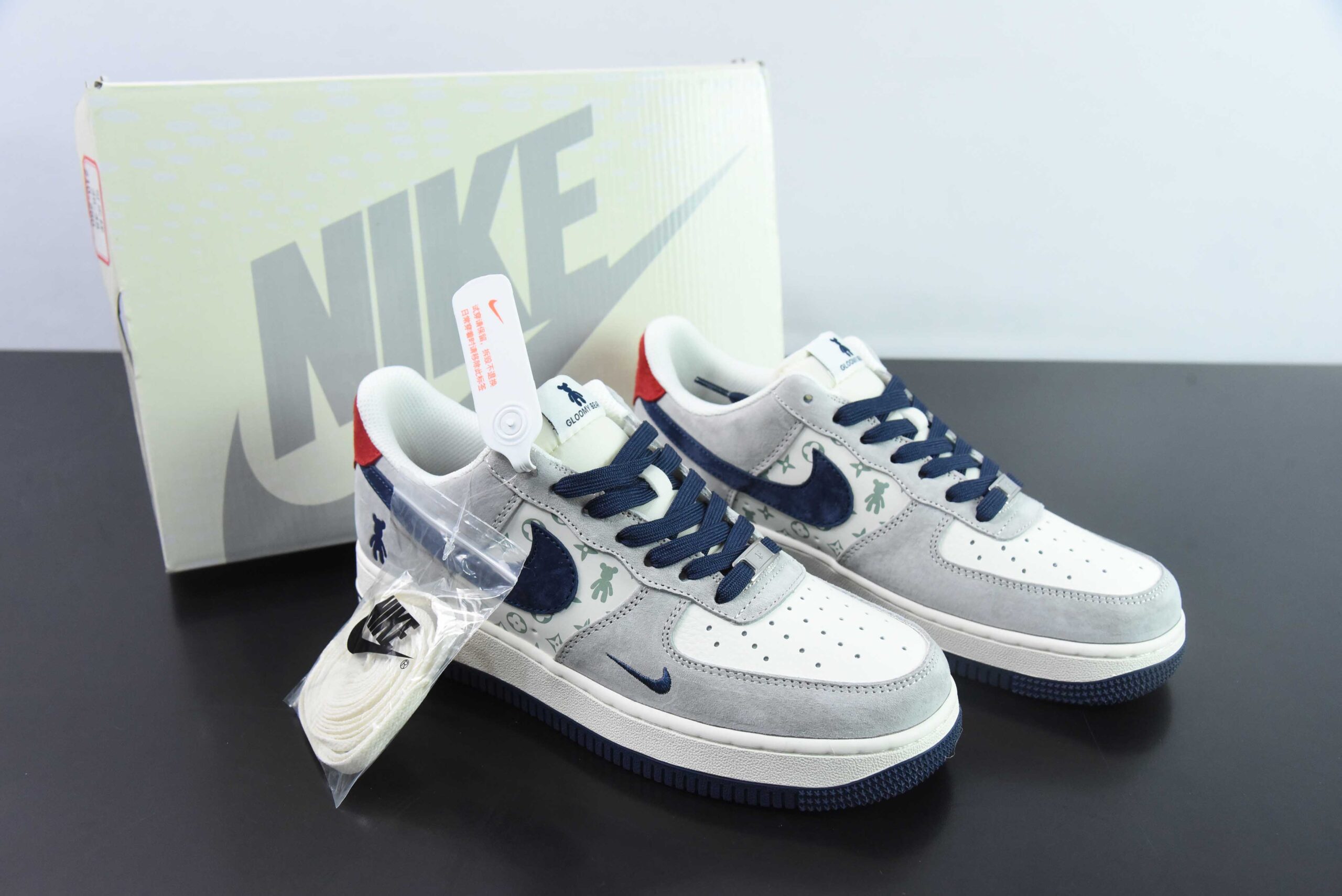 耐克Nike Air Force 1 Low 07 x Bearbrick暴力熊联名白蓝红空军一号低帮休闲滑板鞋纯原版本 货号：SJ9188-001 