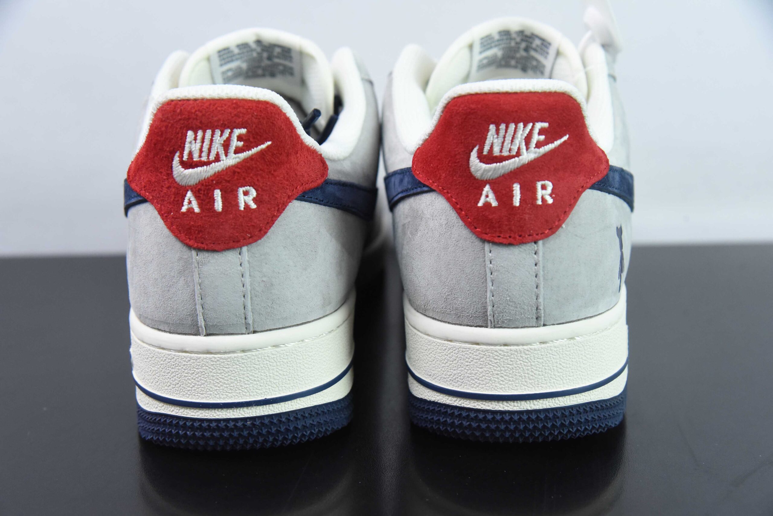 耐克Nike Air Force 1 Low 07 x Bearbrick暴力熊联名白蓝红空军一号低帮休闲滑板鞋纯原版本 货号：SJ9188-001 