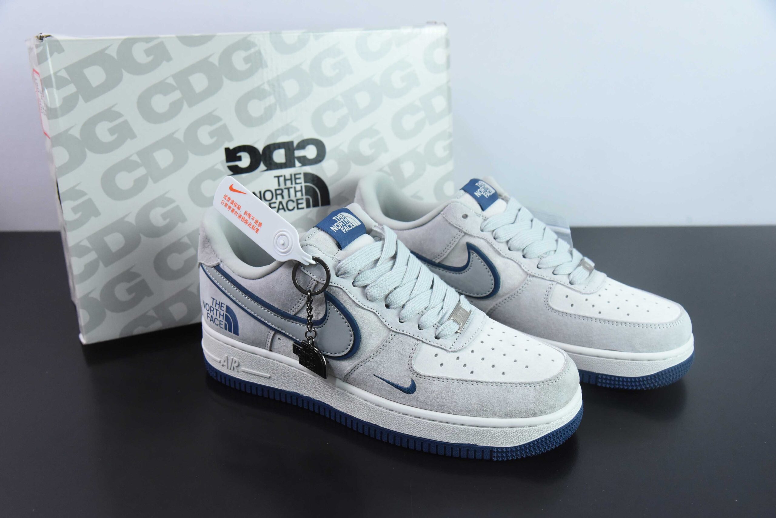 耐克Nike Air Force 1 AF1 CDG联名麂皮灰北面印花空军一号低帮休闲板鞋纯原版本 货号：HD1968-014 