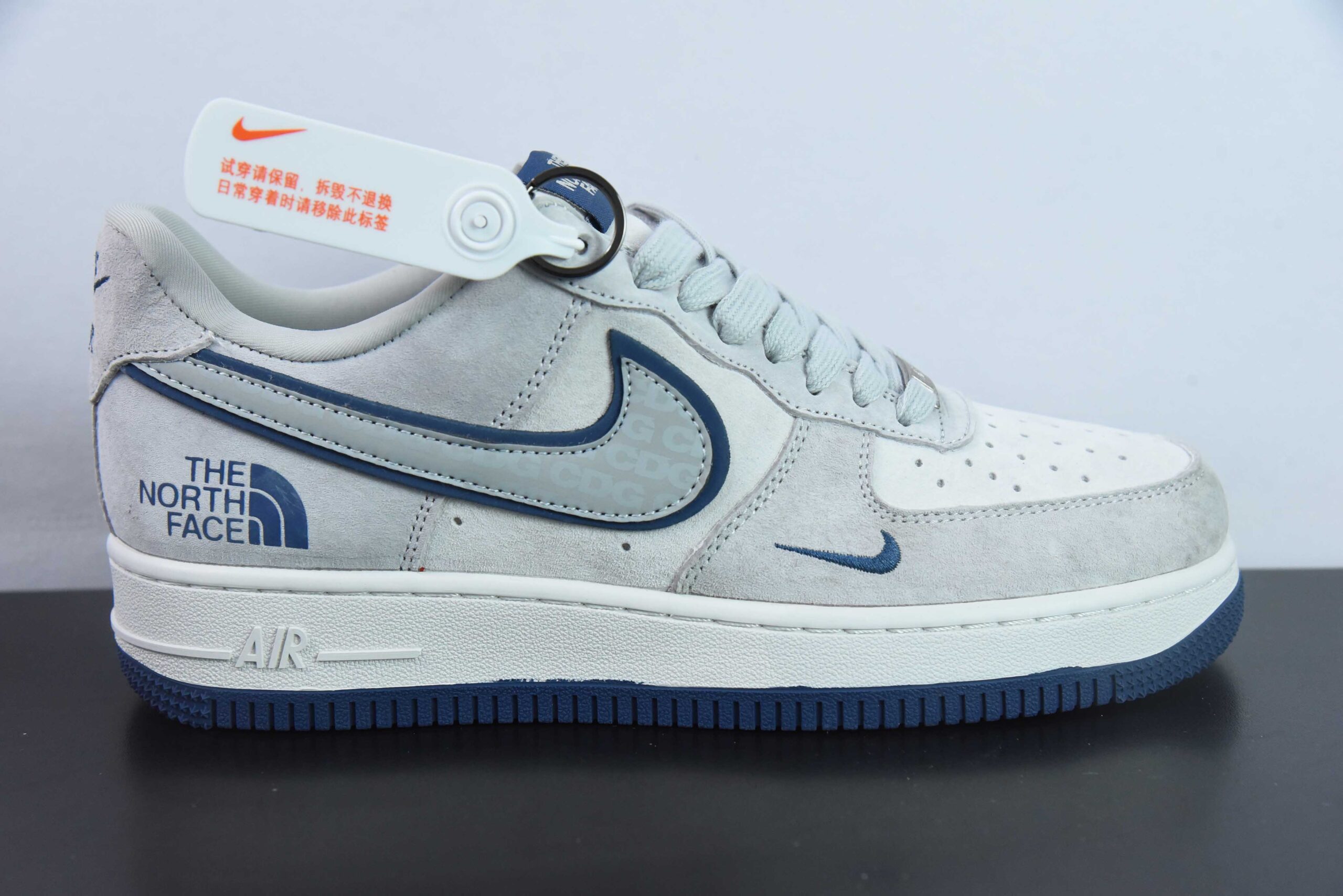 耐克Nike Air Force 1 AF1 CDG联名麂皮灰北面印花空军一号低帮休闲板鞋纯原版本 货号：HD1968-014 