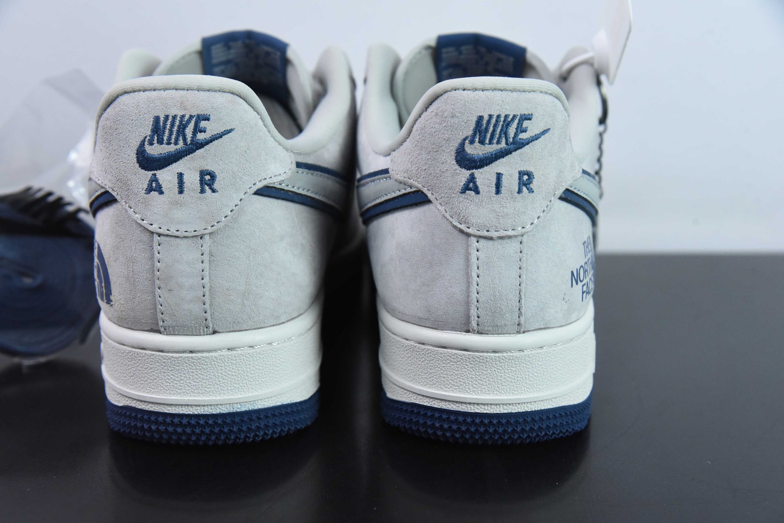 耐克Nike Air Force 1 AF1 CDG联名麂皮灰北面印花空军一号低帮休闲板鞋纯原版本 货号：HD1968-014 