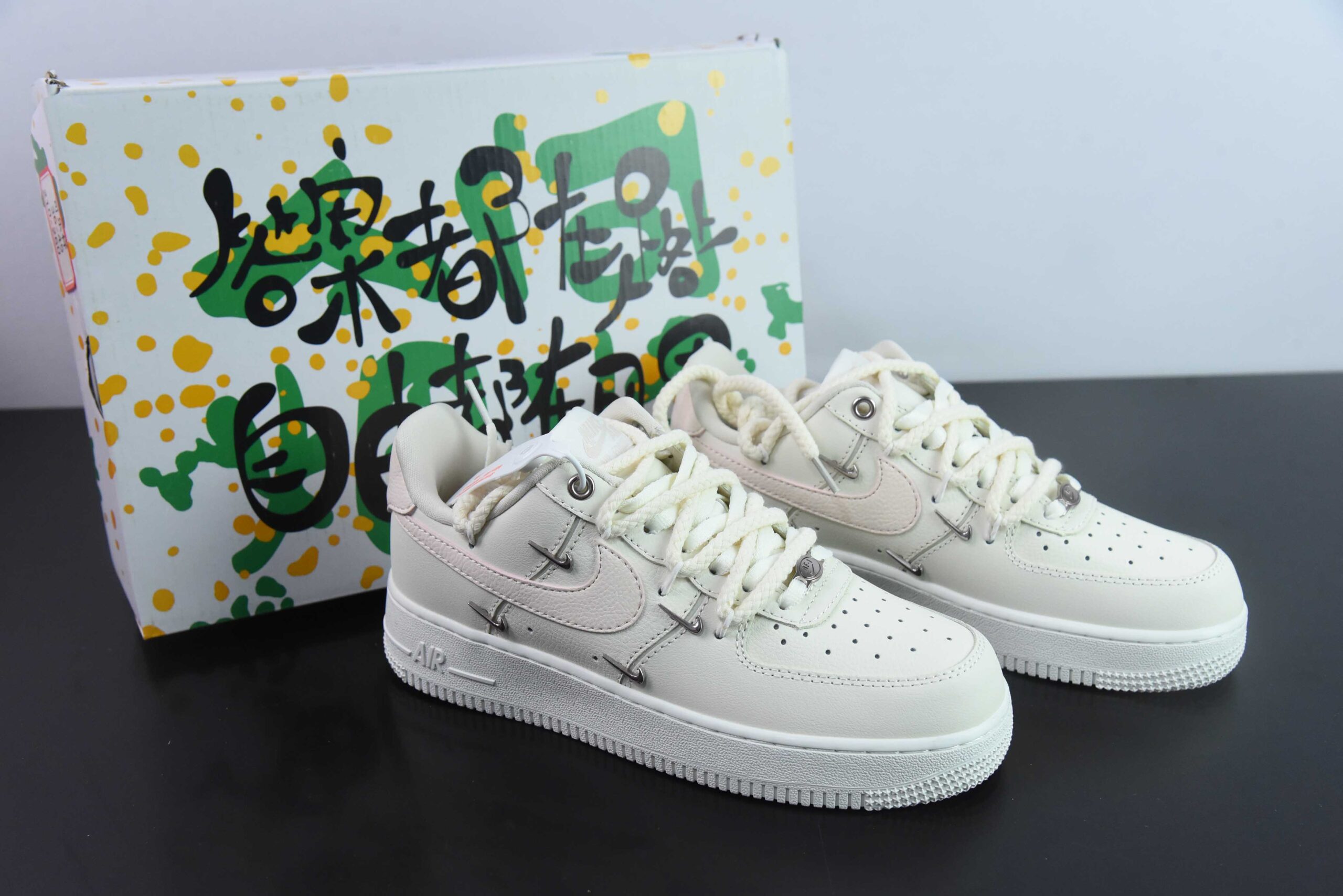 耐克Nike Air Force 1'07 Low 淡粉色解构四勾空军一号低帮休闲板鞋纯原版本 货号：FC8110-181