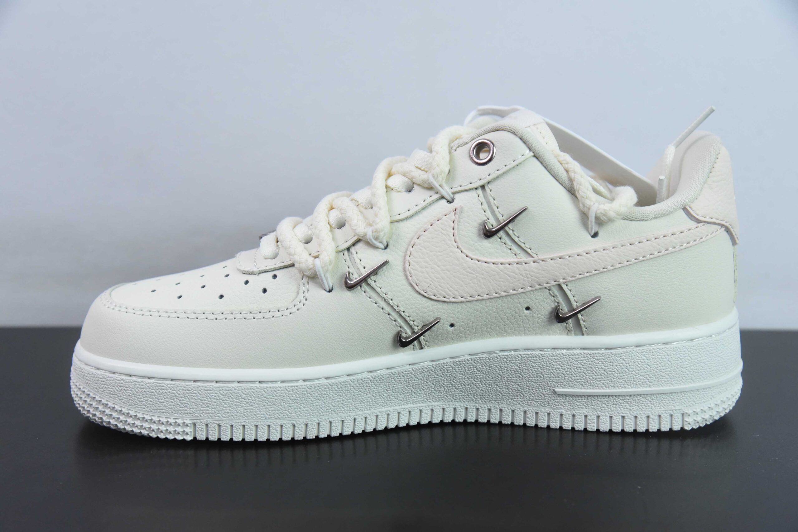 耐克Nike Air Force 1'07 Low 淡粉色解构四勾空军一号低帮休闲板鞋纯原版本 货号：FC8110-181