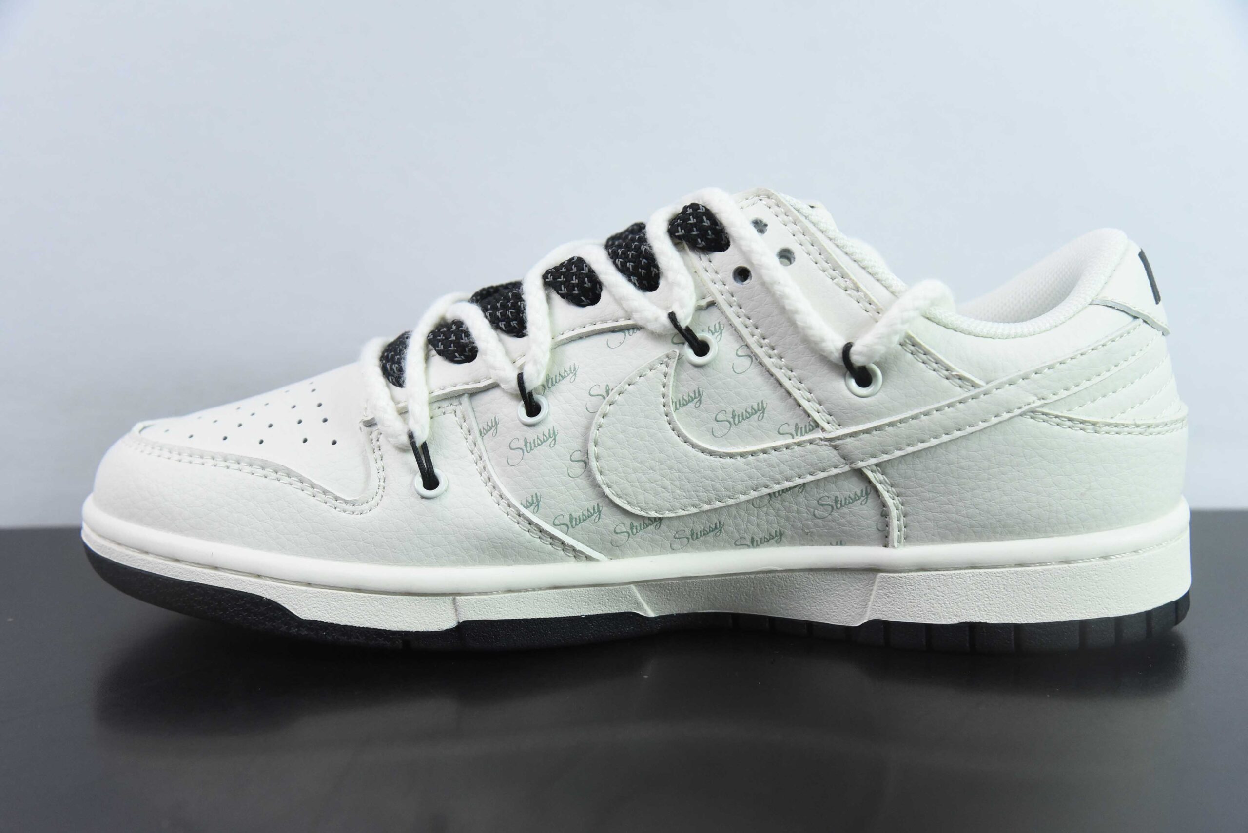 耐克Nike SB Dunk Low 斯图西联名米白白勾周年高端定制SB低帮休闲板鞋纯原版本 货号：SJ2068-276 