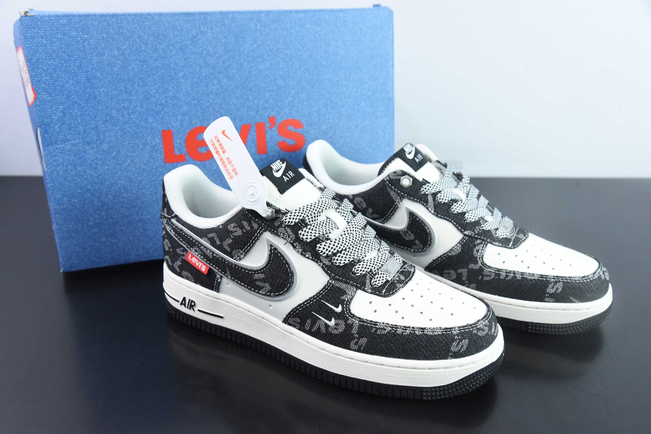 耐克Nike Air Force 1'07 Low 李维斯联名双勾米黑牛仔空军一号低帮休闲板鞋纯原版本 货号：SJ6698-001 