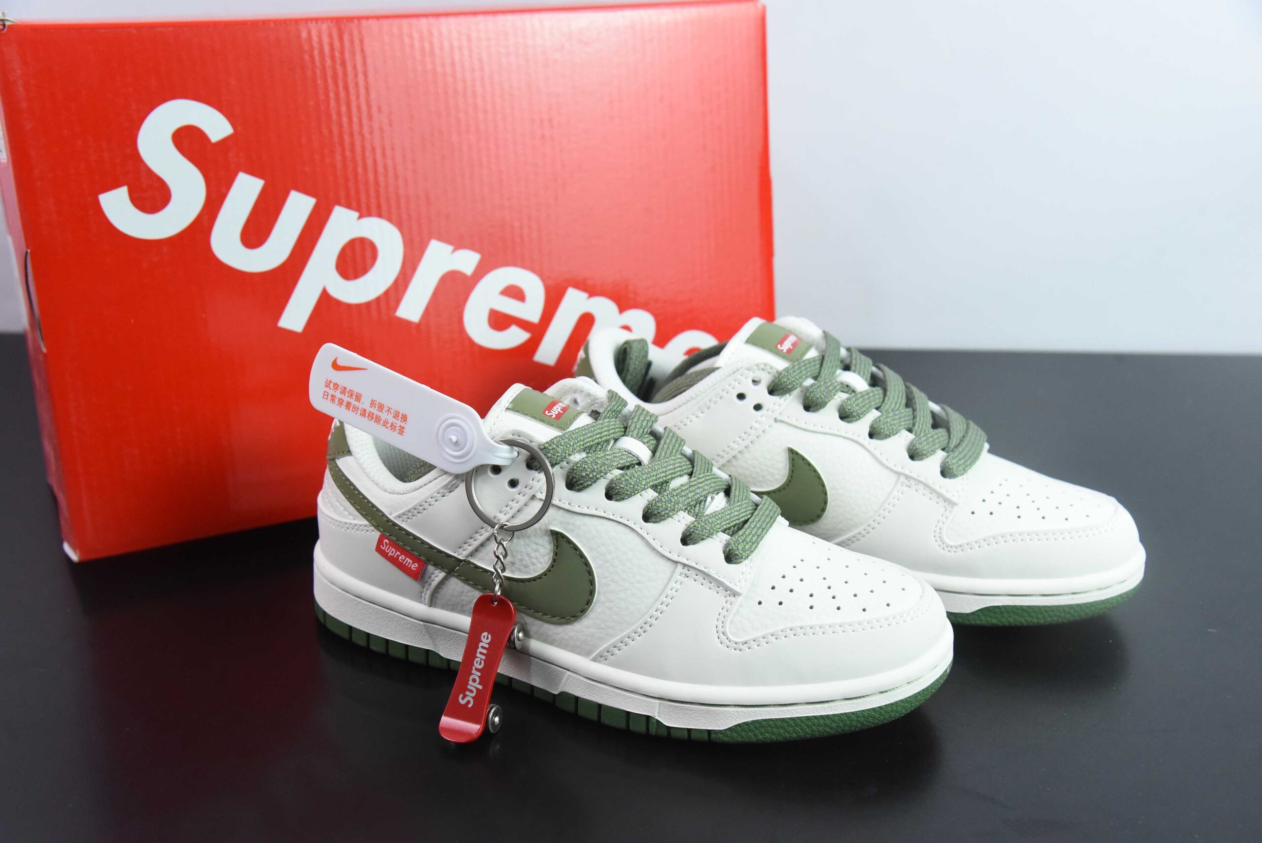 耐克Nike SB Dunk Low x Supreme联名白军绿SB低帮休闲板鞋纯原版本 货号：FC1688-142 