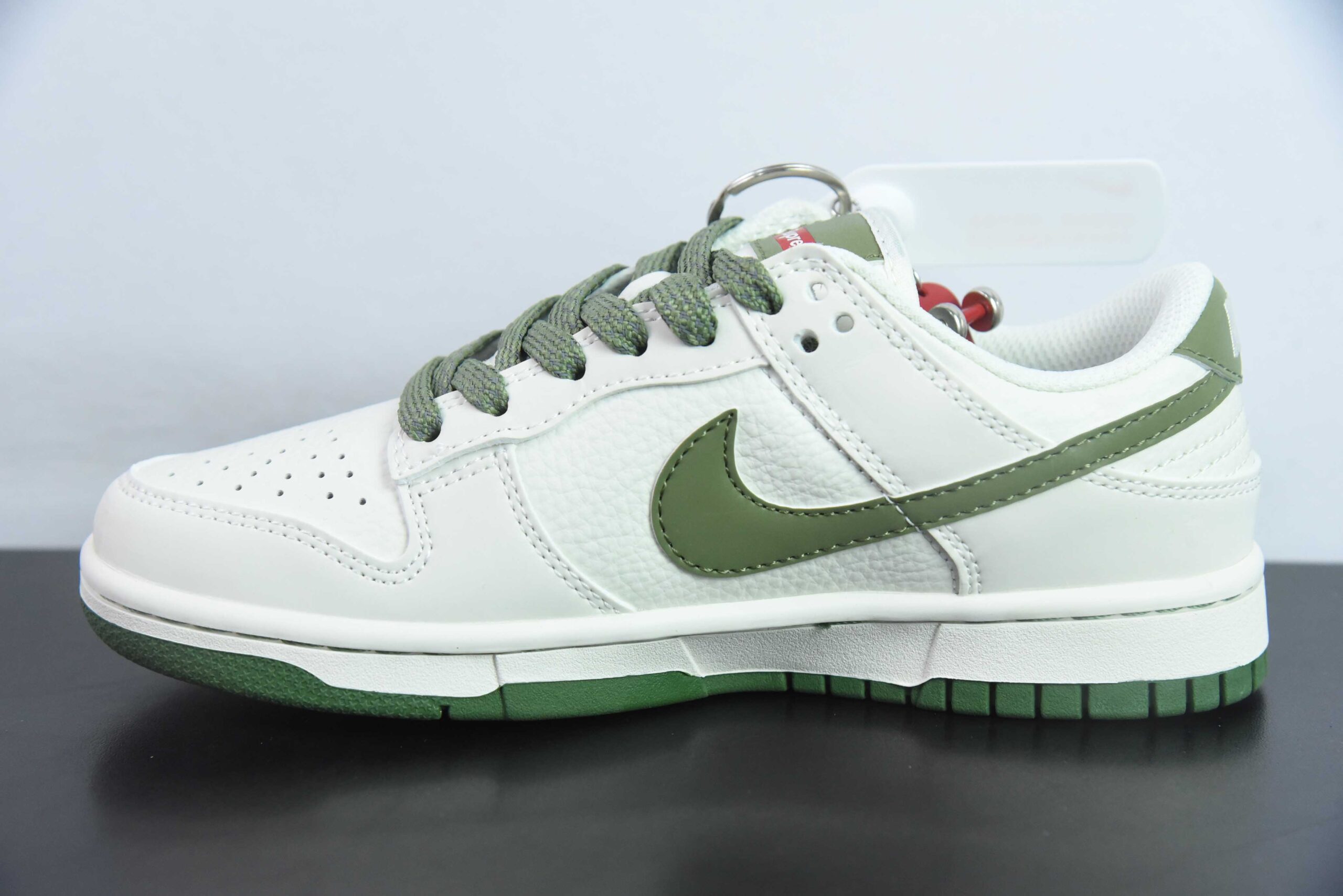 耐克Nike SB Dunk Low x Supreme联名白军绿SB低帮休闲板鞋纯原版本 货号：FC1688-142 