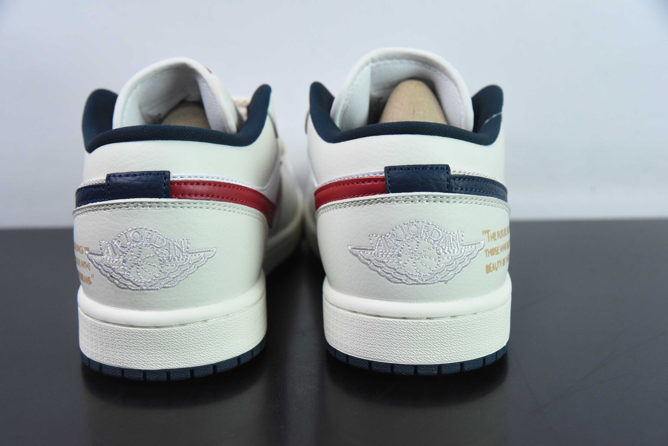 乔丹Jordan Air Jordan 1 黑红鸳鸯钩AJ1低帮篮球鞋纯原版本 货号：HM3711-144