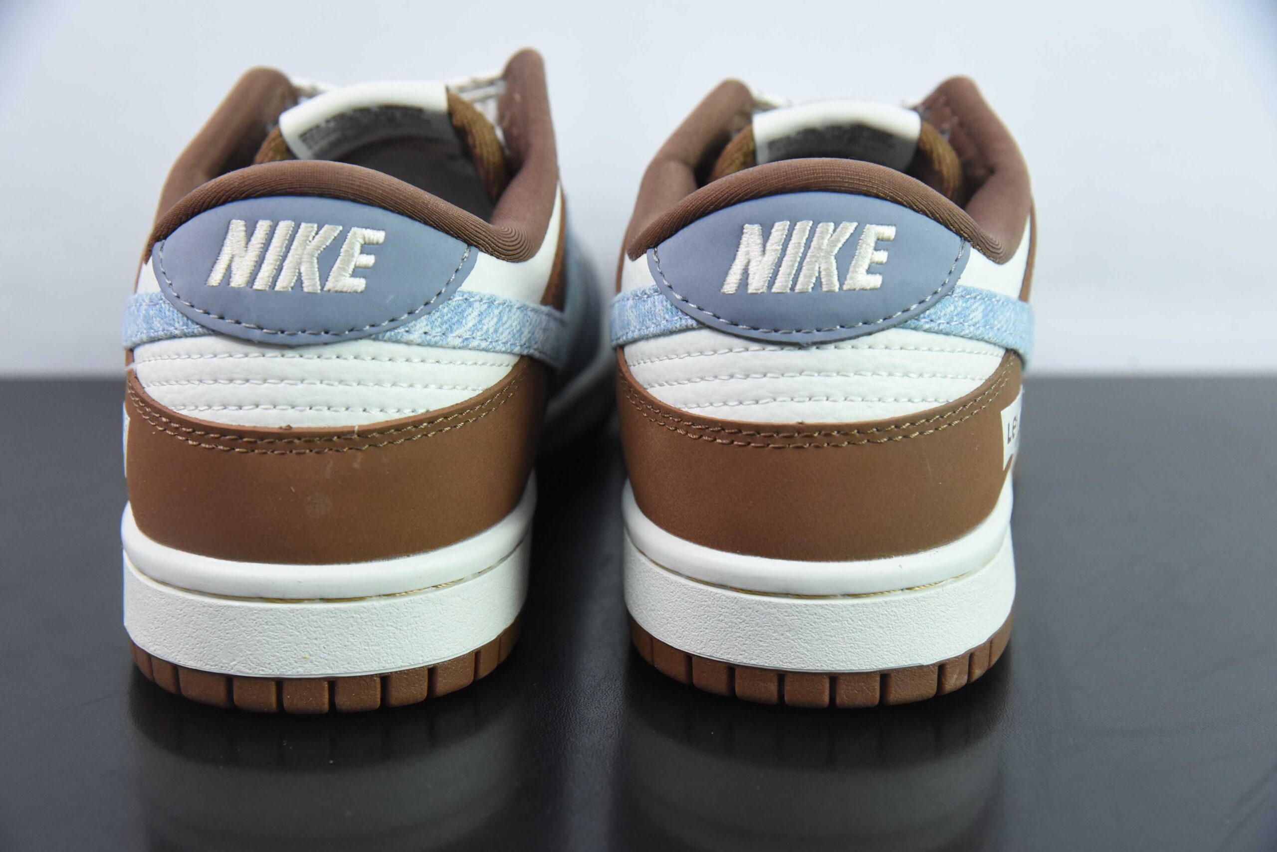 耐克Nike SB Dunk Low“ 李维斯联名白灰棕” 周年高端定制SB低帮休闲板鞋纯原版本 货号：JH8310-958 