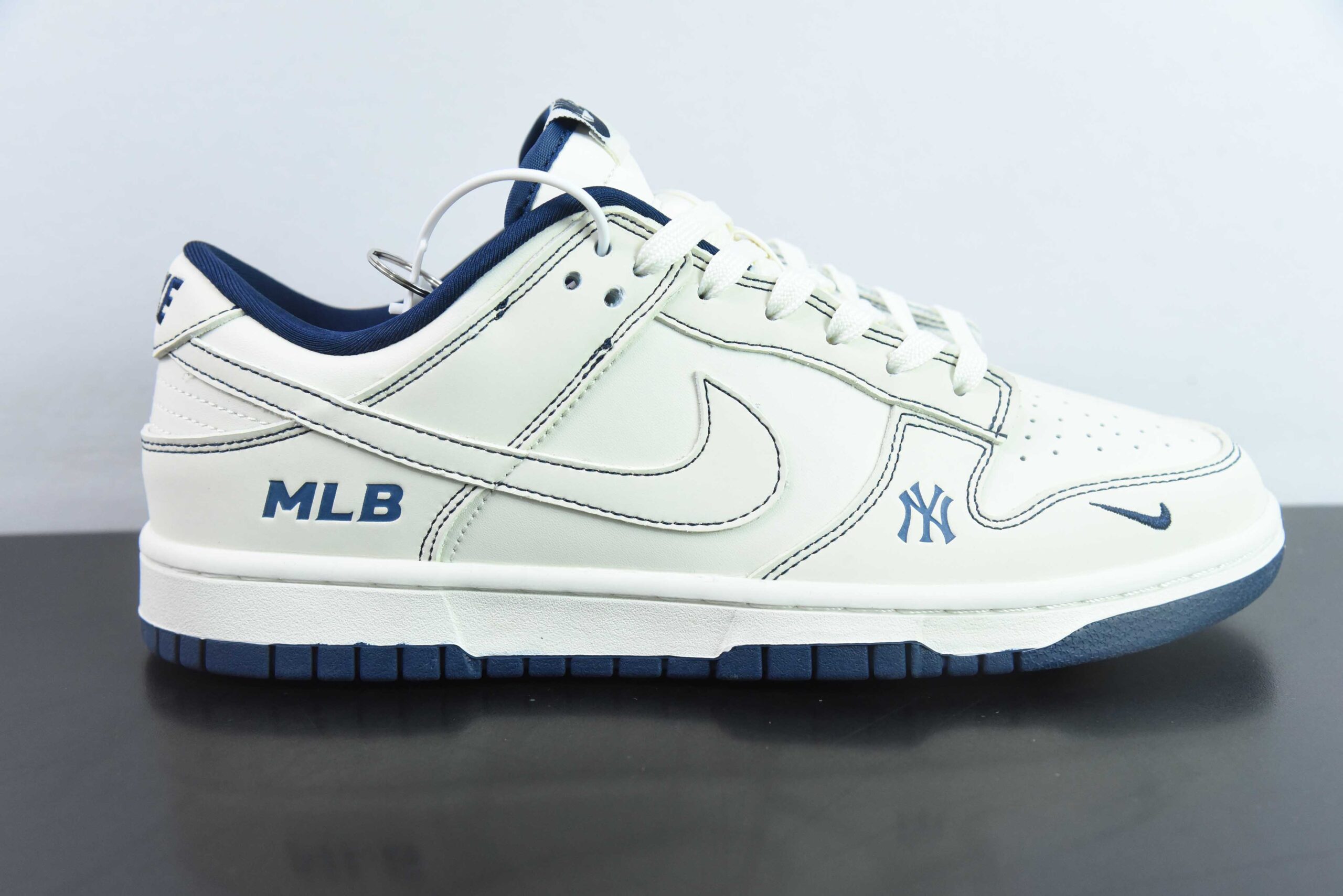 耐克Nike Dunk x MLB 纽约洋基队联名白蓝印花周年高端定制SB低帮休闲板鞋纯原版本 货号：KK1688-001 