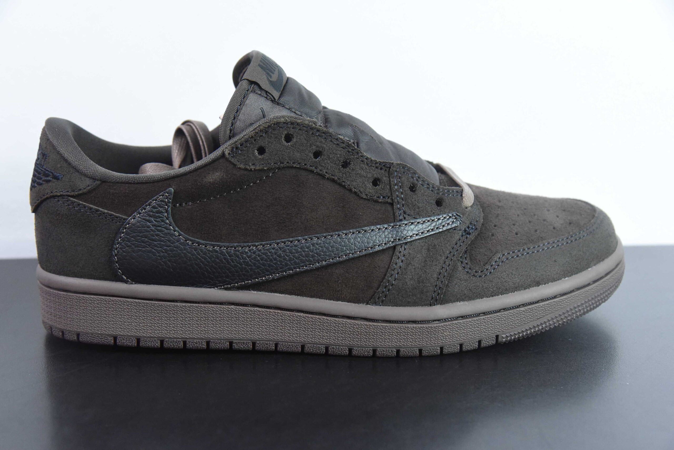 乔丹Air Jordan Travis Scott x Air Jordan 1 Low Velvet BrownTS联名黑棕倒勾低帮休闲篮球鞋纯原版本 货号：DM7866-202 