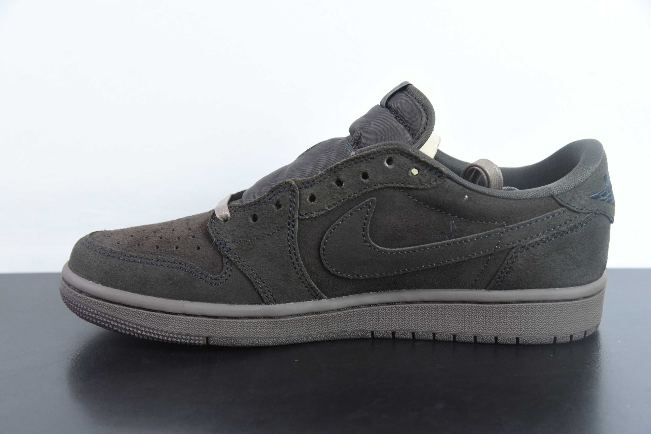 乔丹Air Jordan Travis Scott x Air Jordan 1 Low Velvet BrownTS联名黑棕倒勾低帮休闲篮球鞋纯原版本 货号：DM7866-202 