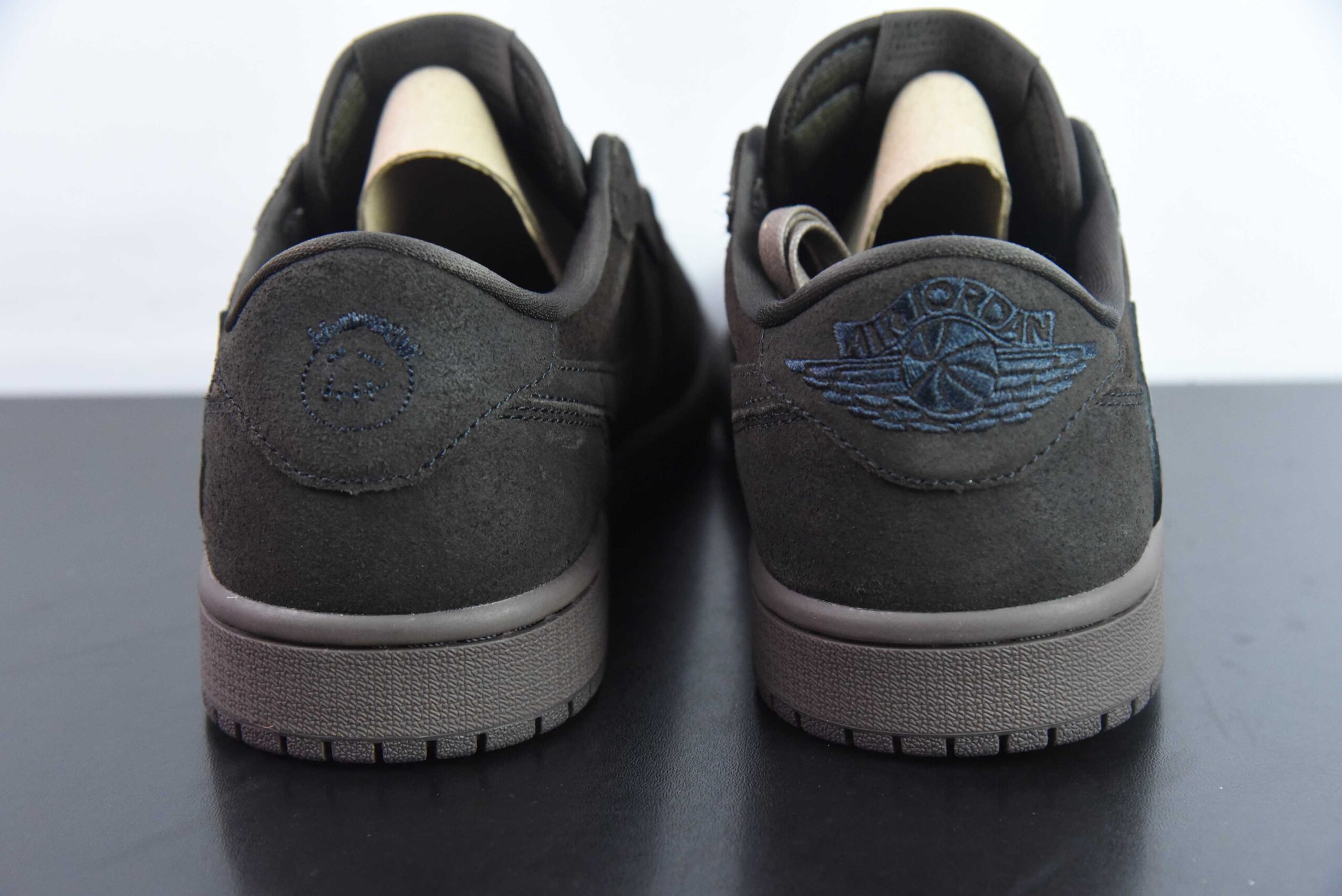 乔丹Air Jordan Travis Scott x Air Jordan 1 Low Velvet BrownTS联名黑棕倒勾低帮休闲篮球鞋纯原版本 货号：DM7866-202 