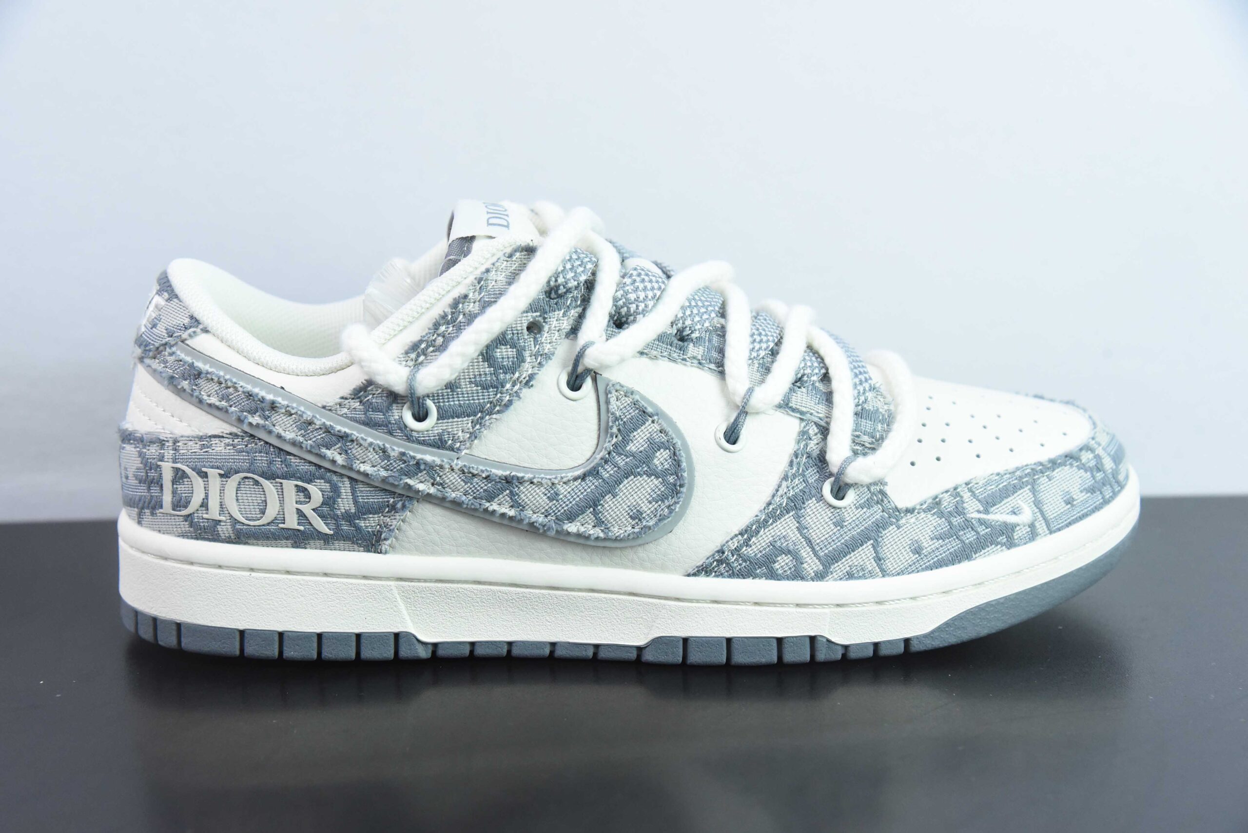 耐克Nike SB Dunk Low x DIOR联名白灰绑带满天星SB低帮休闲板鞋纯原版本 货号：SJ2068-285