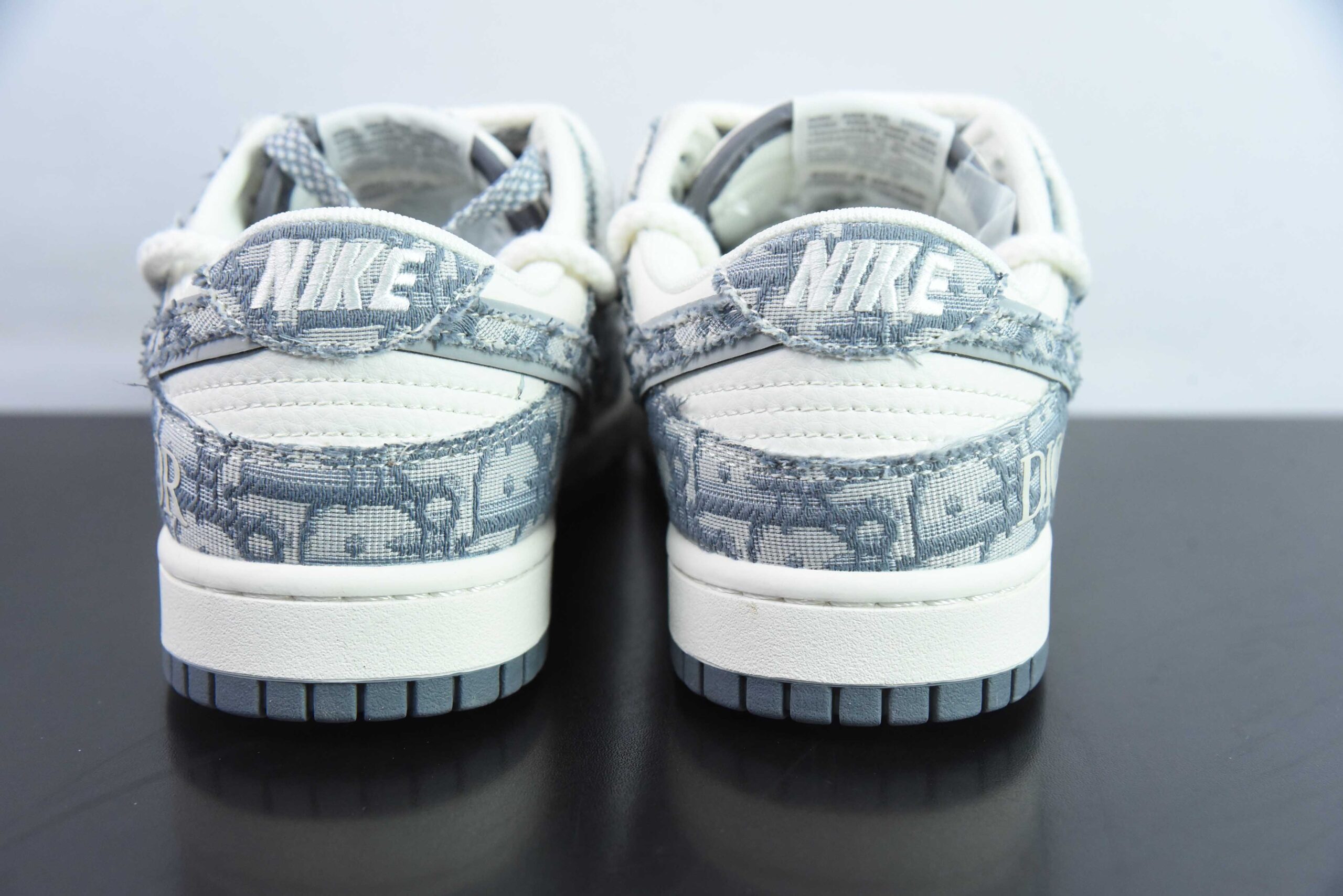 耐克Nike SB Dunk Low x DIOR联名白灰绑带满天星SB低帮休闲板鞋纯原版本 货号：SJ2068-285