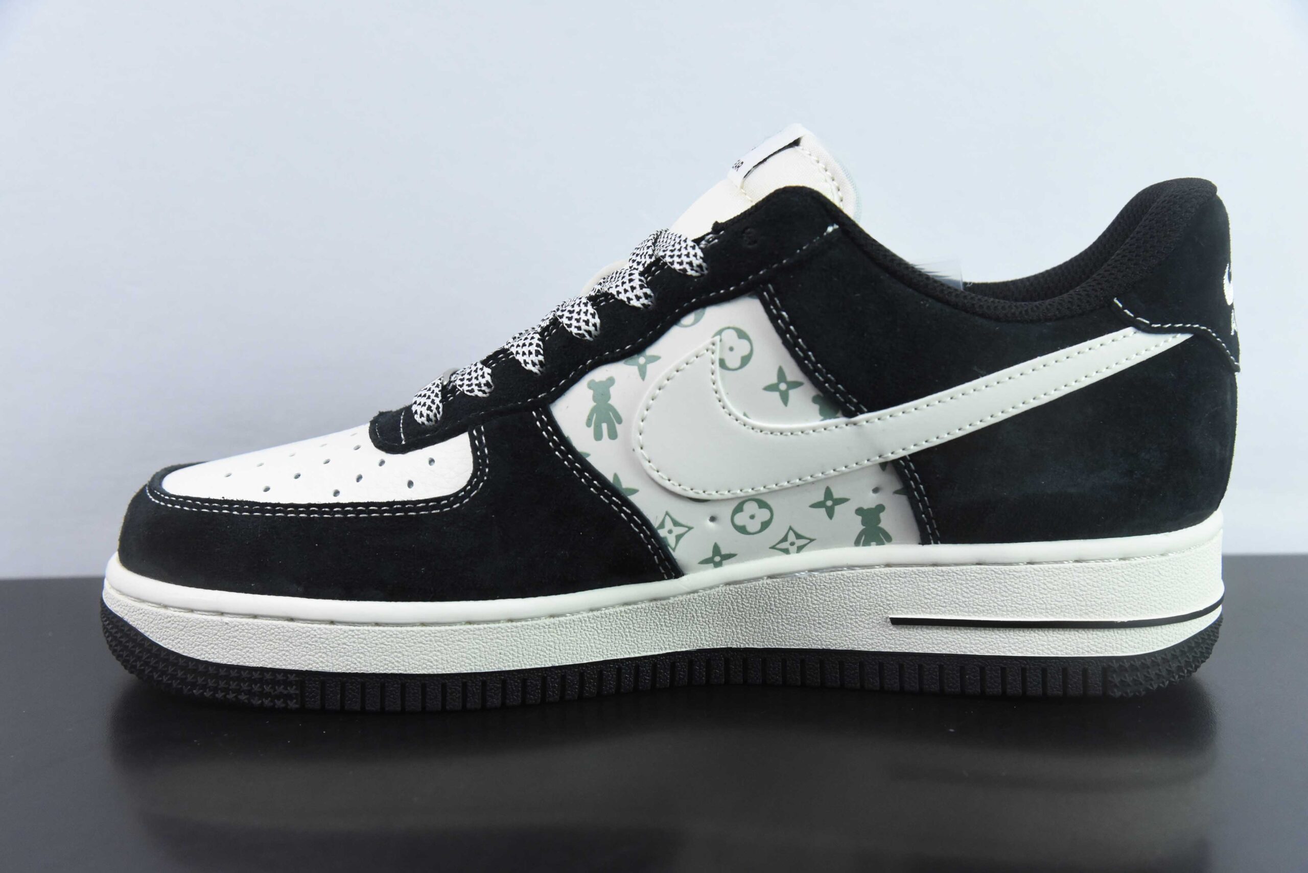 耐克Nike Air Force 1´07 Low暴力熊联名白黑印花” 空军一号低帮百搭休闲运动板鞋纯原版本 货号：SJ9188-003