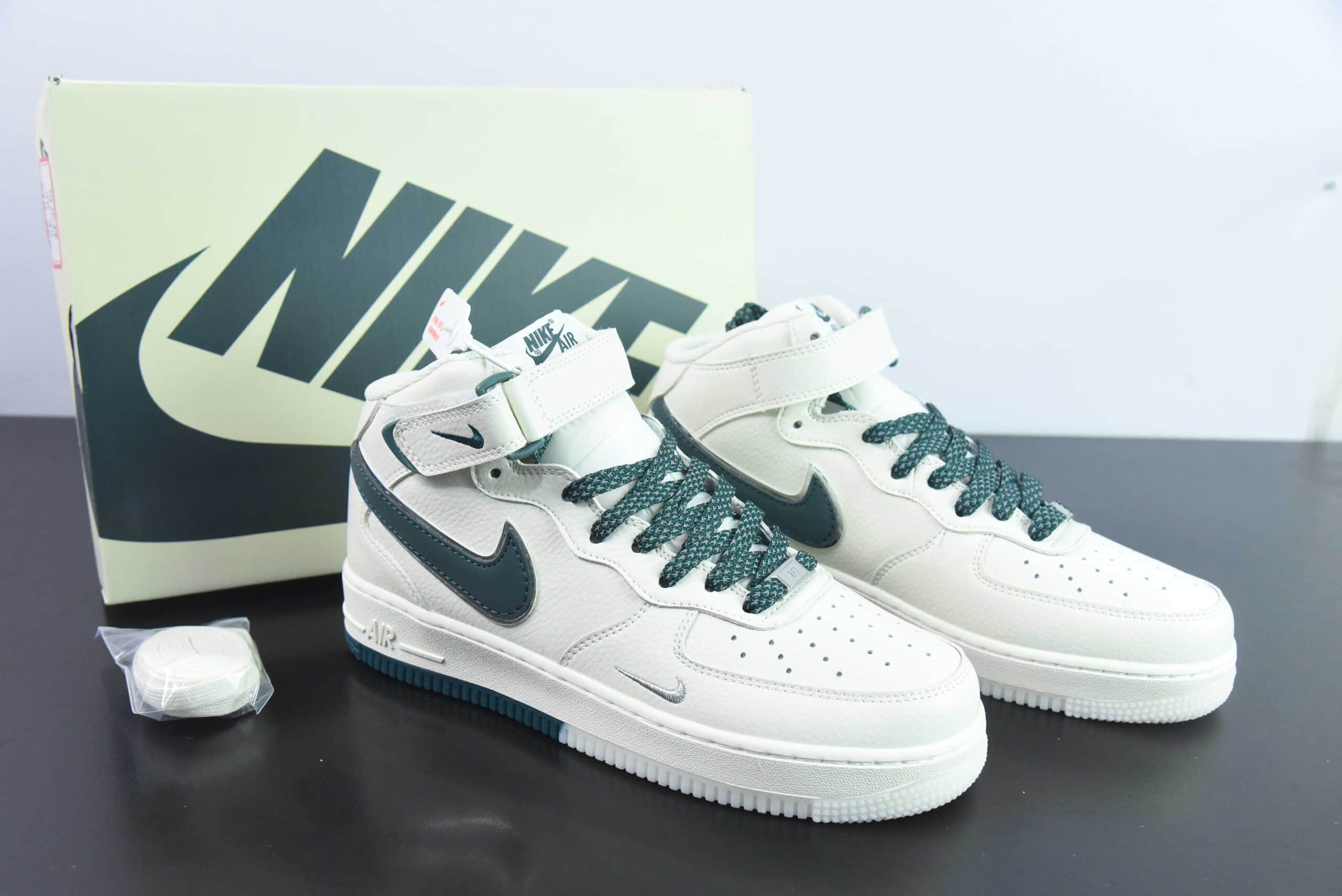 耐克Nike Air Force 1'07 Mid 米绿双色底满天星空军一号中帮休闲板鞋纯原版本 货号：XL0236-235