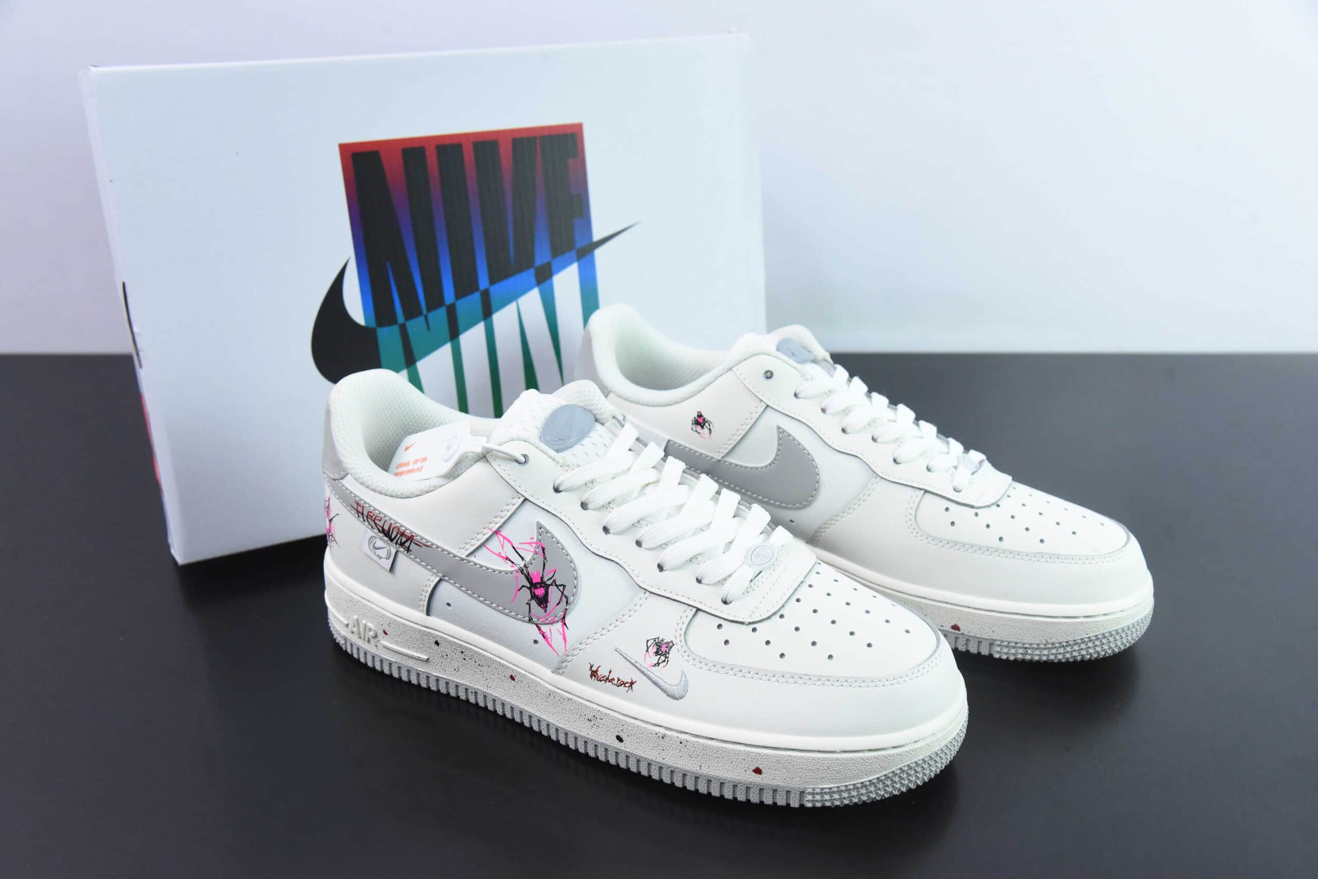 耐克Nike Air Force 1'07 Low Mercury Spider 万圣节主题水银蜘蛛空军一号低帮休闲板鞋纯原版本 货号：FB1893-333 