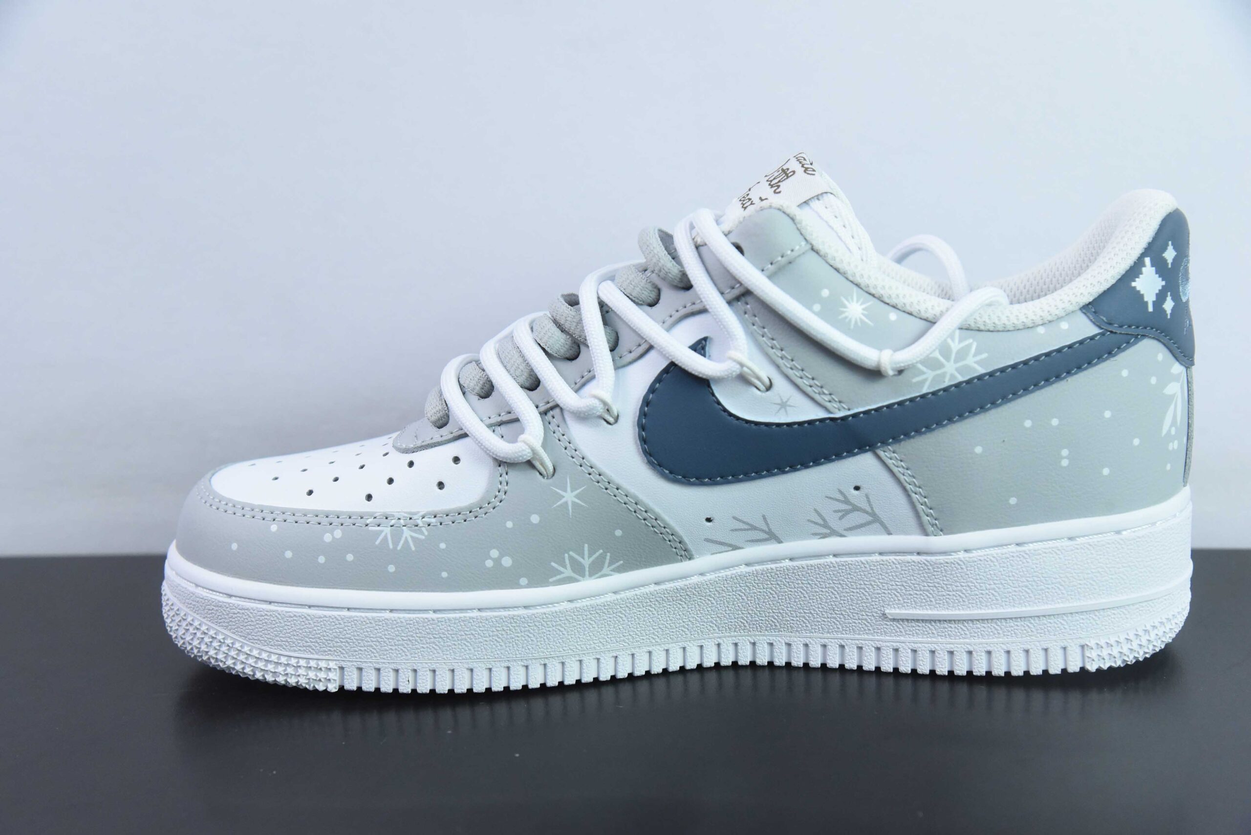 耐克Nike Air Force 1'07 Low 冰雪奇缘喷绘空军一号绑带低帮休闲板鞋纯原版本 货号：ZH0316-035