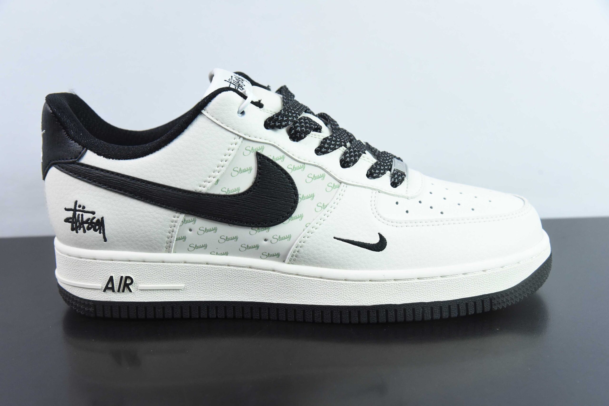 耐克Nike Air Force 1 AF1斯图西联名白黑刺绣空军一号低帮休闲板鞋纯原版本 货号：XZ3328-001 