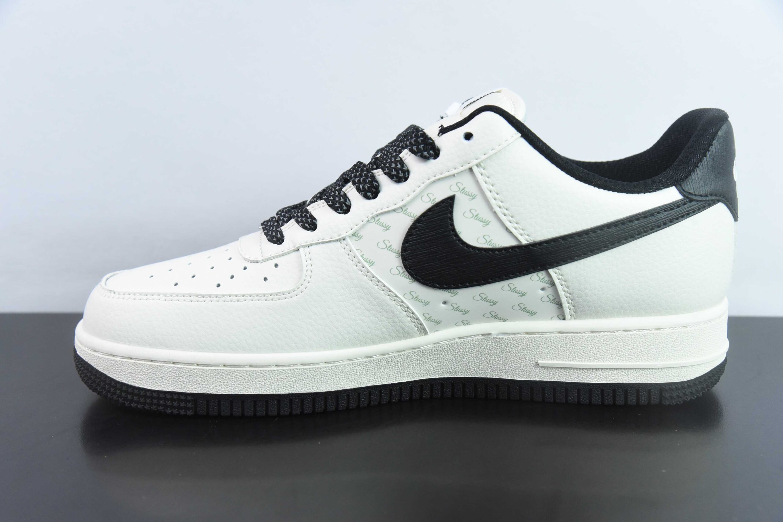 耐克Nike Air Force 1 AF1斯图西联名白黑刺绣空军一号低帮休闲板鞋纯原版本 货号：XZ3328-001 