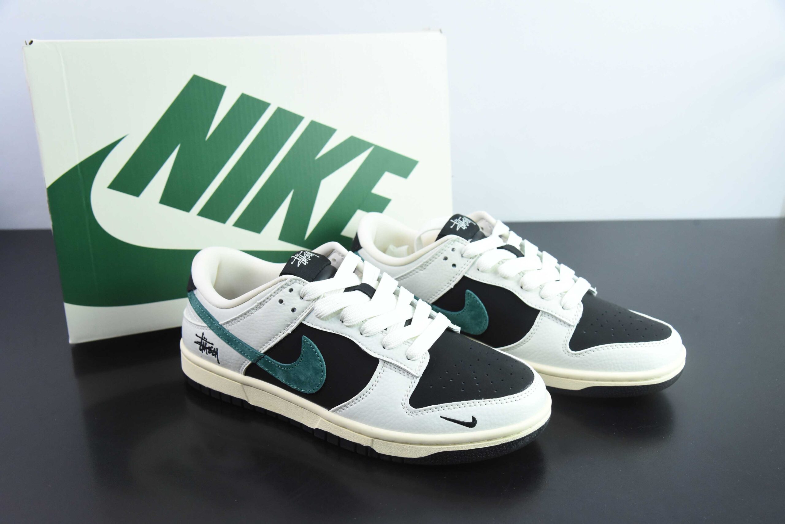 耐克Nike SB Dunk Low x Stussy联名米黑绿周年高端定制SB低帮休闲板鞋纯原版本 货号：KK1688-031