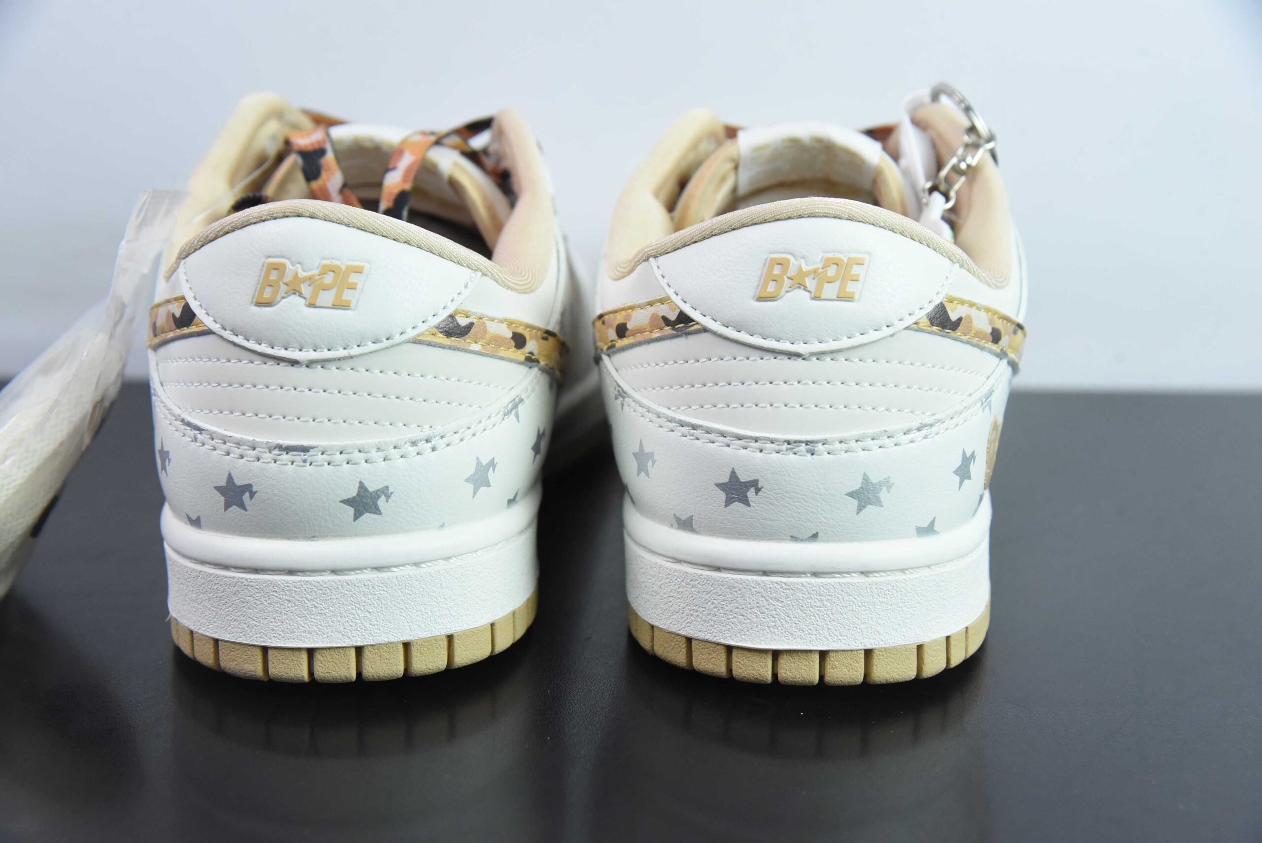 耐克Nike SB Dunk Low“BAPE联名米棕迷彩勾” 周年高端定制SB低帮休闲板鞋纯原版本 货号：DQ1098-352