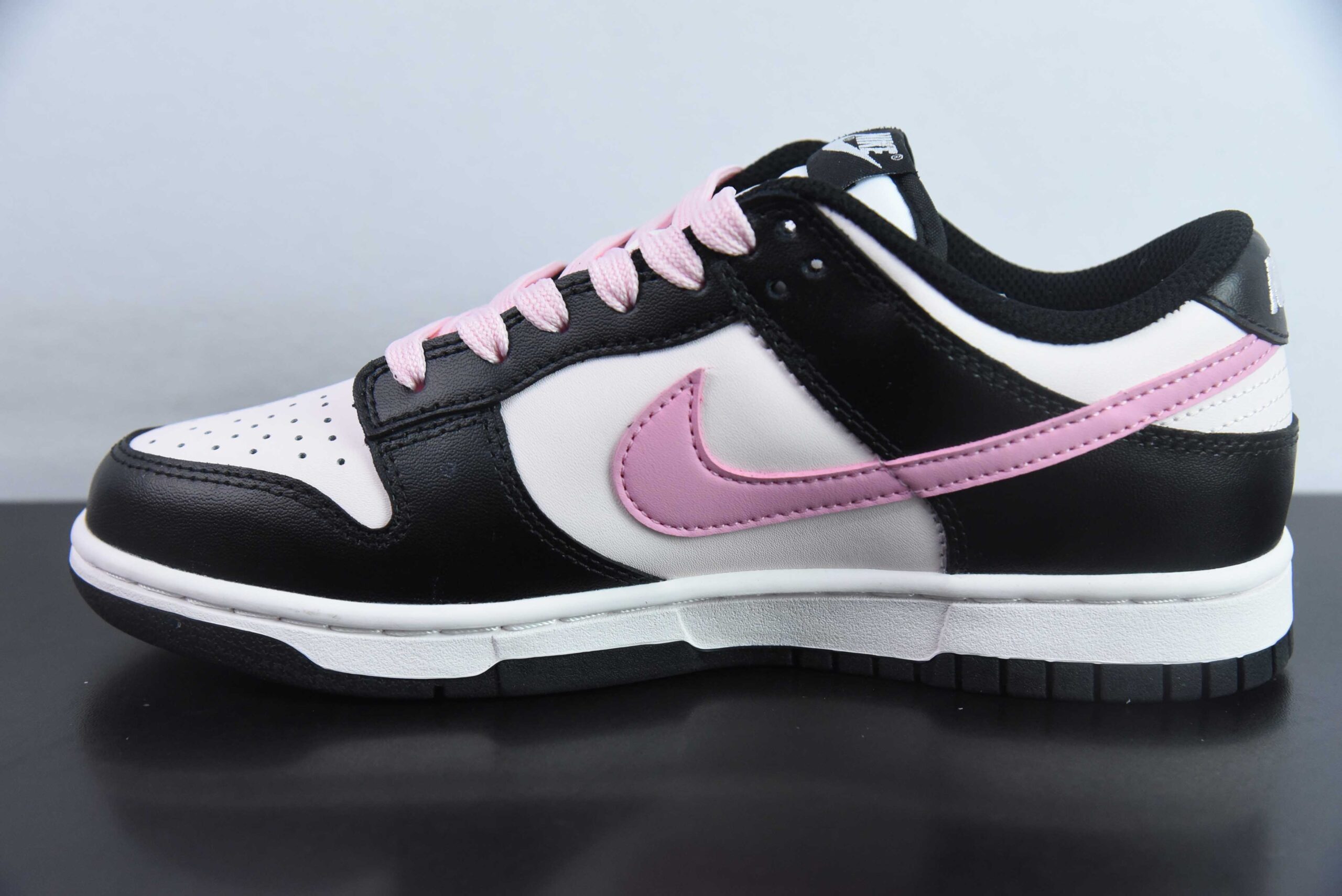 耐克NIKE SB Dunk Low Black Pink 蒸汽木偶雾野樱花黑粉SB低帮休闲滑板鞋纯原版本 货号：CW1590-100