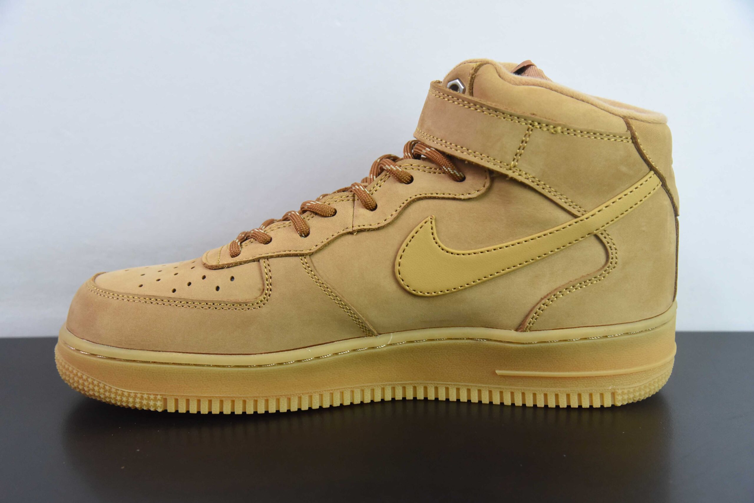 耐克Nike Air Force 1‘07 Mid小麦色麂皮空军一号中邦休闲板鞋纯原版本 货号：DJ9158-200