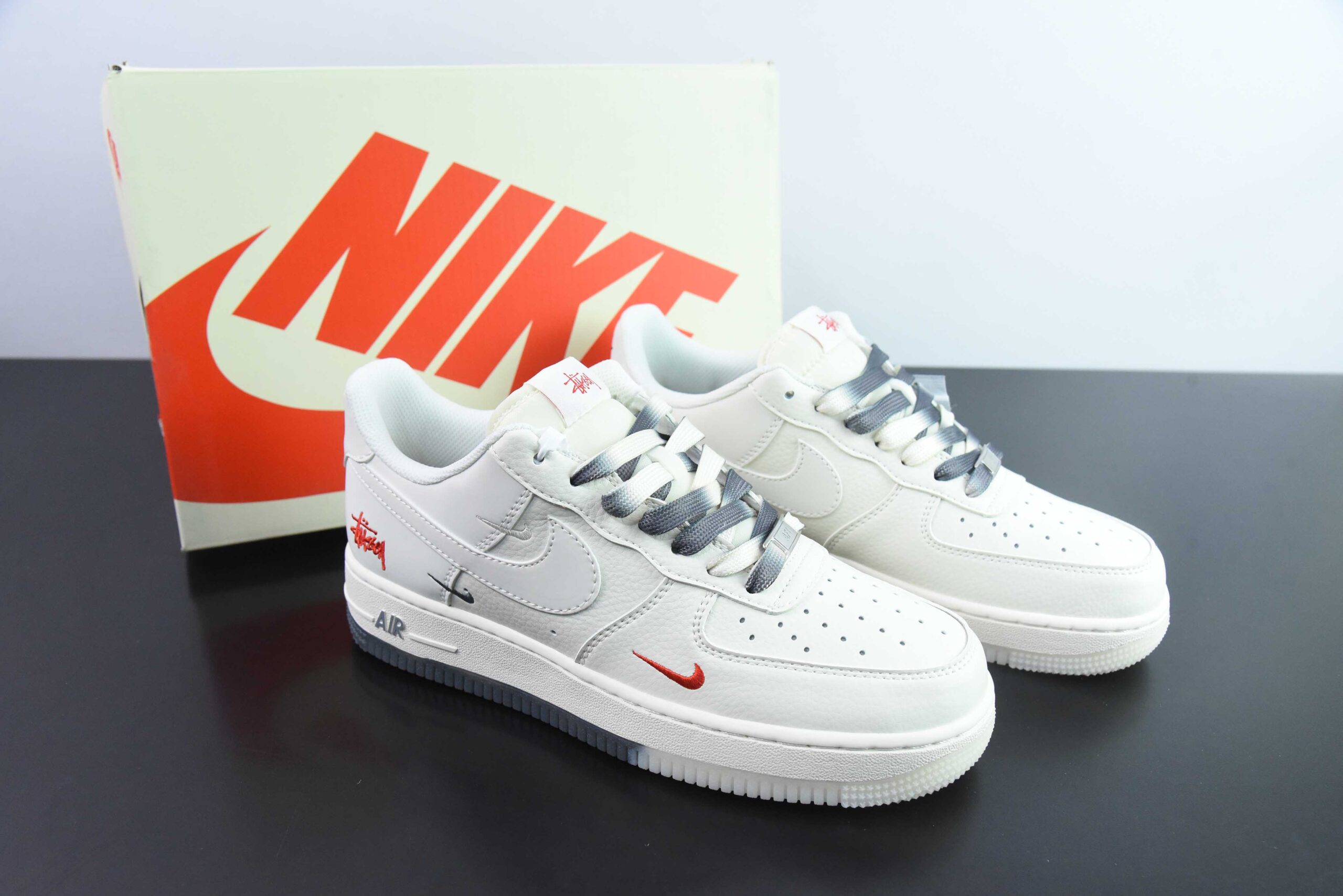 耐克NIke Air Force 1 '07 Low “斯图西联名米白灰双拼”空军一号低帮运动休闲鞋纯原版本 货号：XZ6188-015