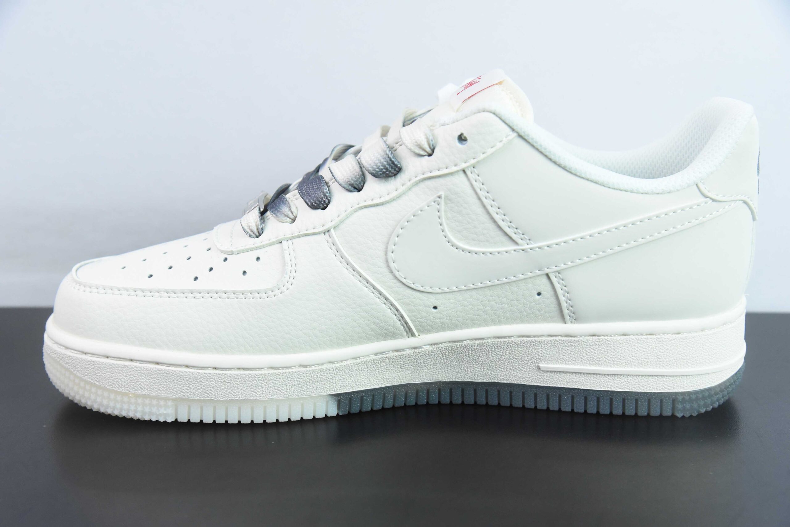 耐克NIke Air Force 1 '07 Low “斯图西联名米白灰双拼”空军一号低帮运动休闲鞋纯原版本 货号：XZ6188-015