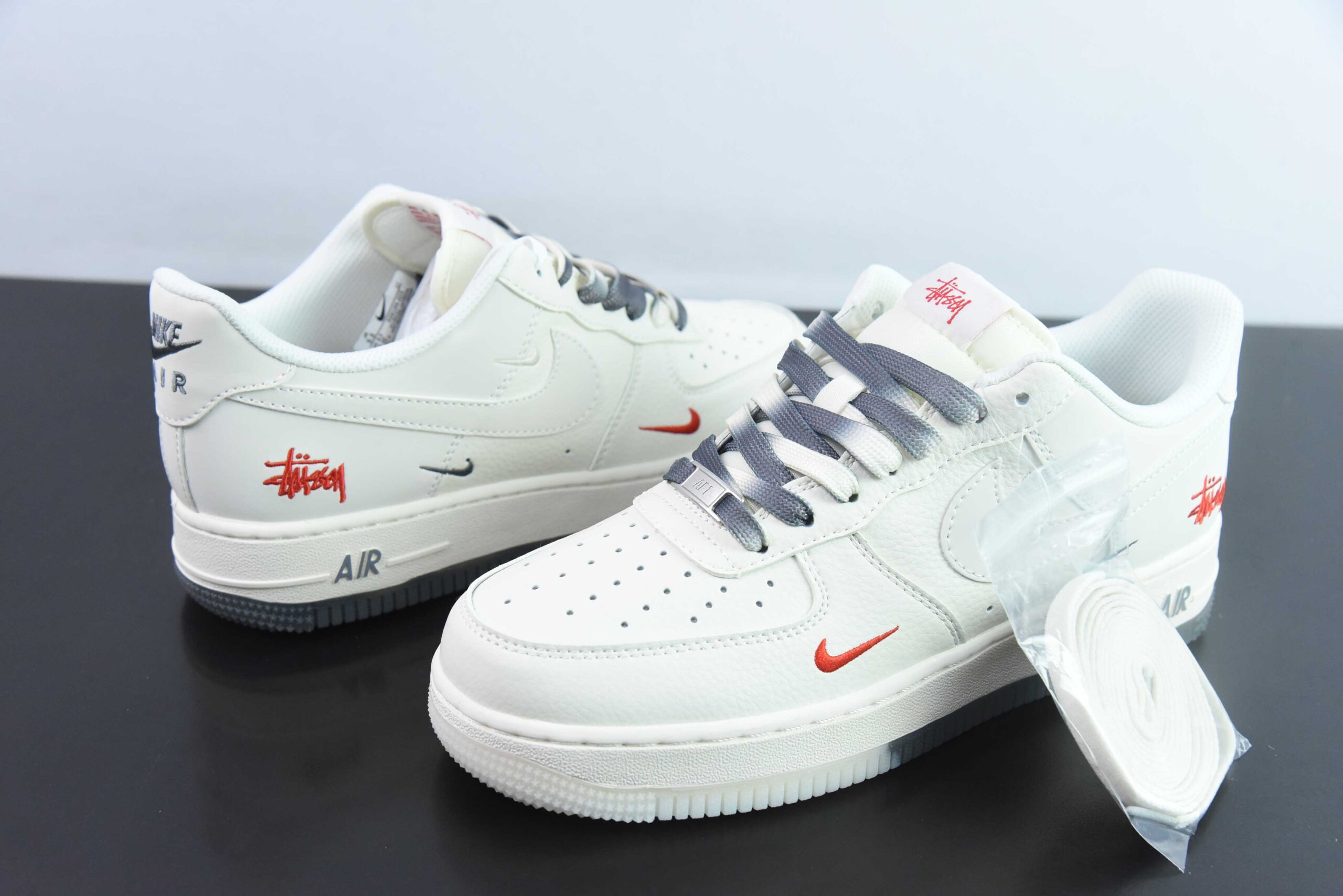 耐克NIke Air Force 1 '07 Low “斯图西联名米白灰双拼”空军一号低帮运动休闲鞋纯原版本 货号：XZ6188-015