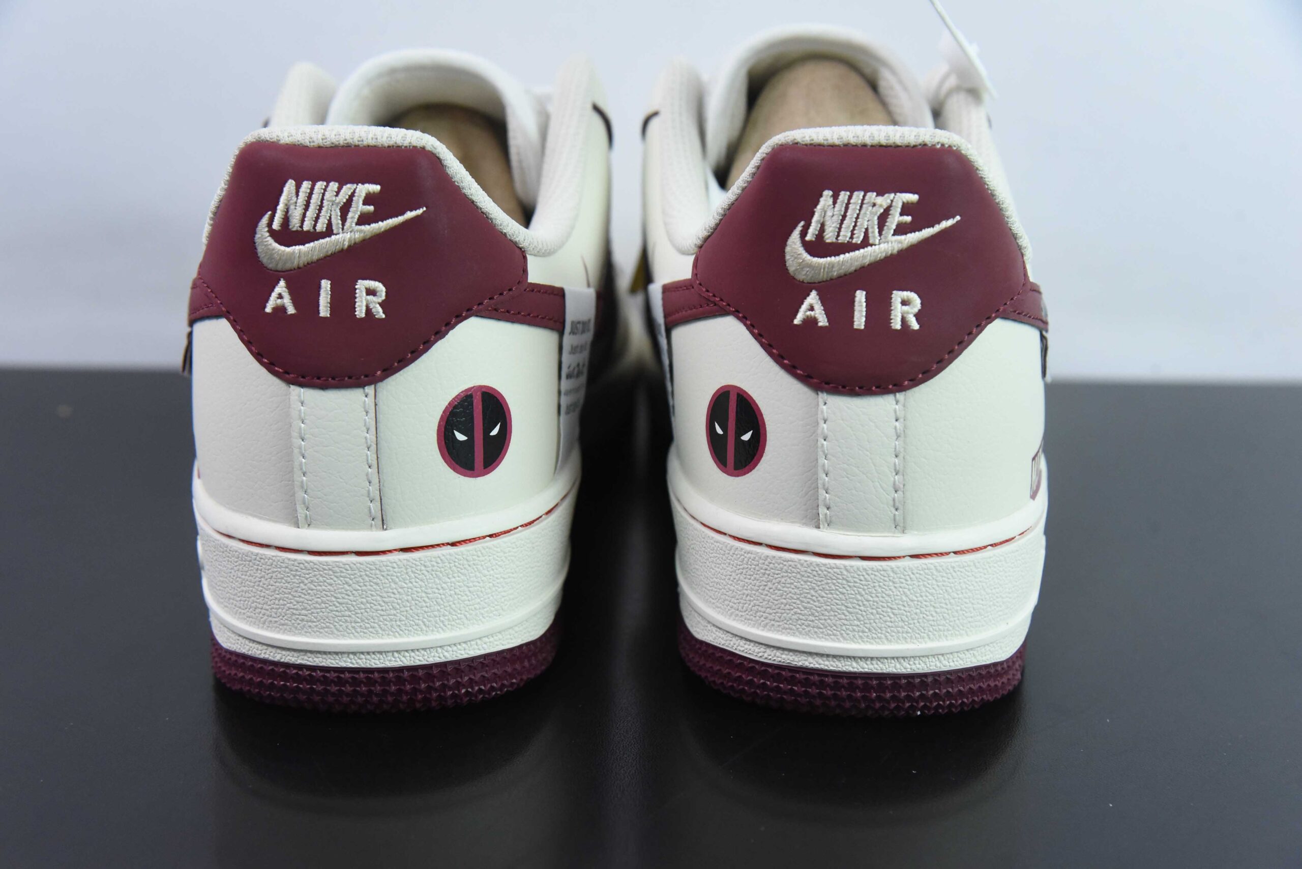 耐克Nike Air Force 1'07 Low Deadpool 漫威系列死侍空军一号低帮休闲运动板鞋纯原版本 货号：FB1839-512 