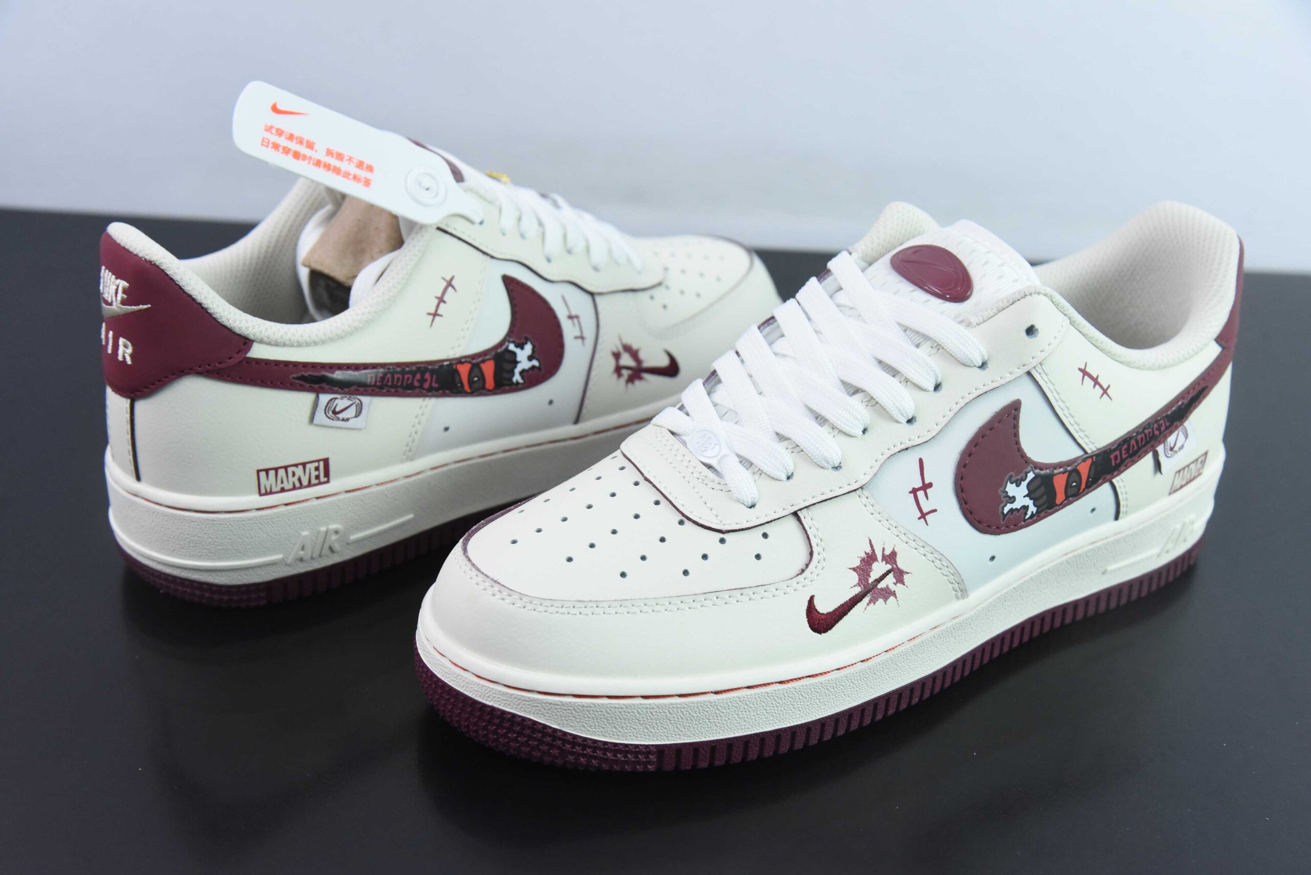 耐克Nike Air Force 1'07 Low Deadpool 漫威系列死侍空军一号低帮休闲运动板鞋纯原版本 货号：FB1839-512 