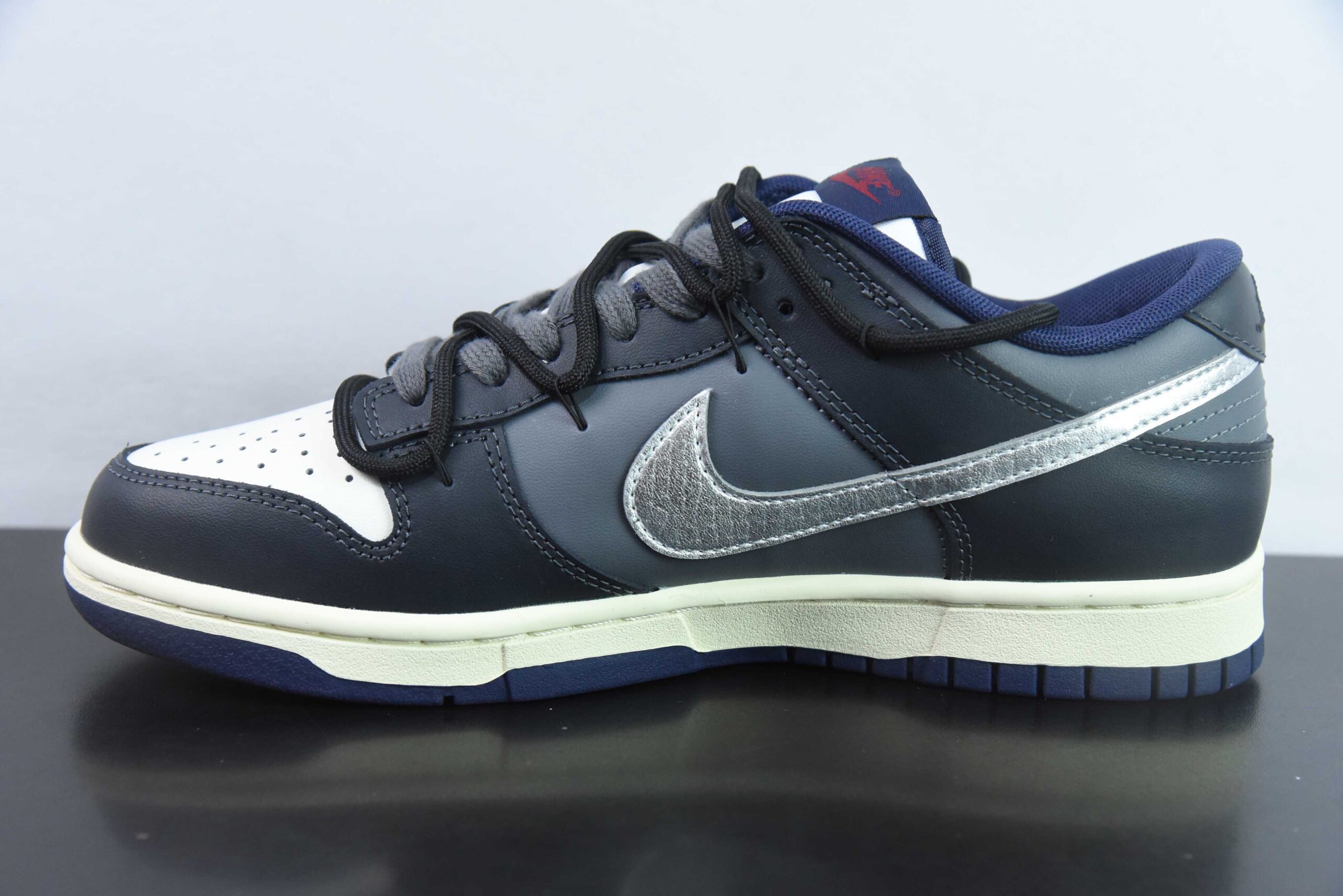 耐克Nike Dunk Low 复古街区暗黑灰SB定制系列低帮休闲滑板鞋纯原版本 货号：FV8106-181