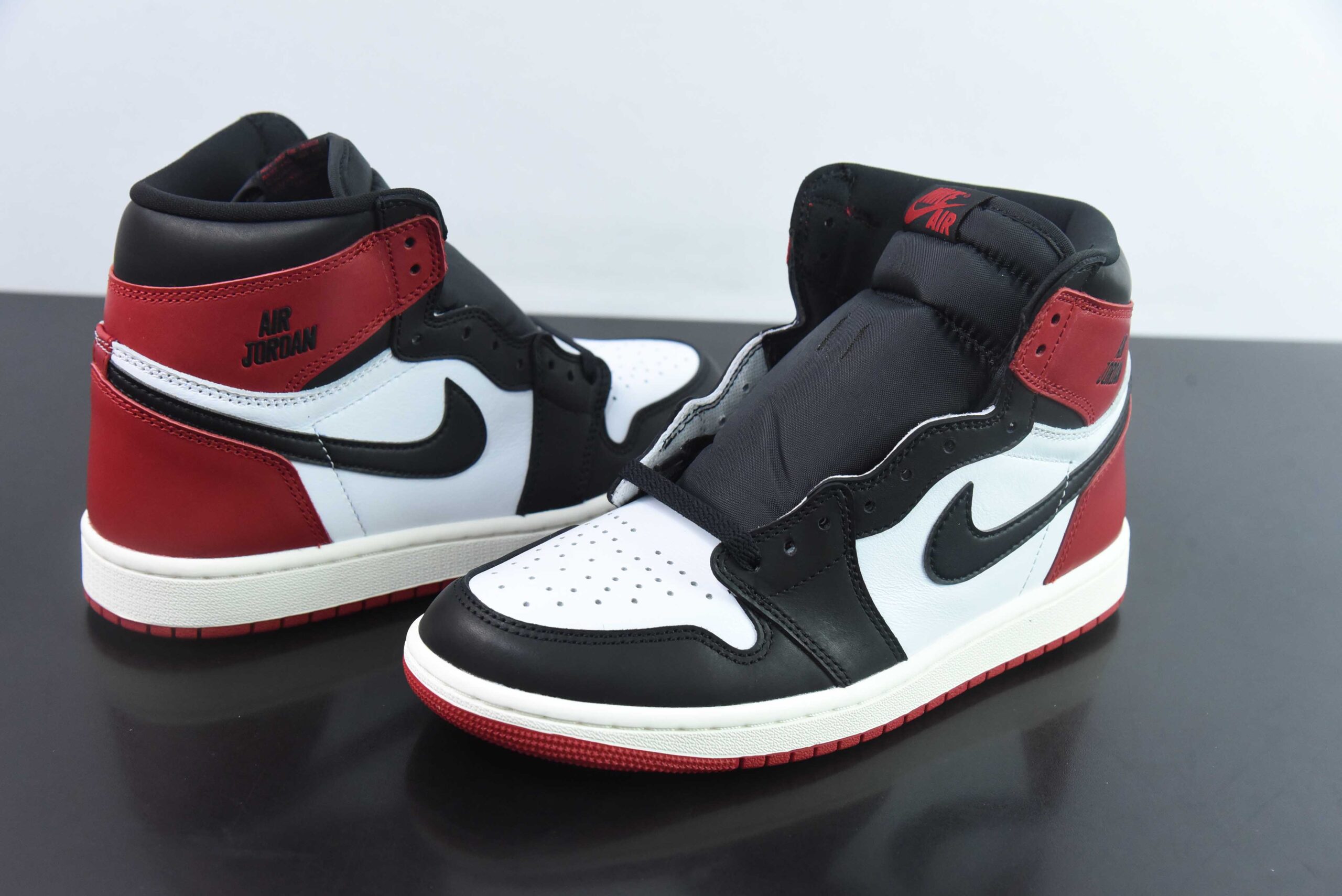 乔丹Air Jordan 1 High OG Black Toe Reimagined AJ1乔1全新黑脚趾高帮复古文化篮球鞋纯原版本 货号：DZ5485-106