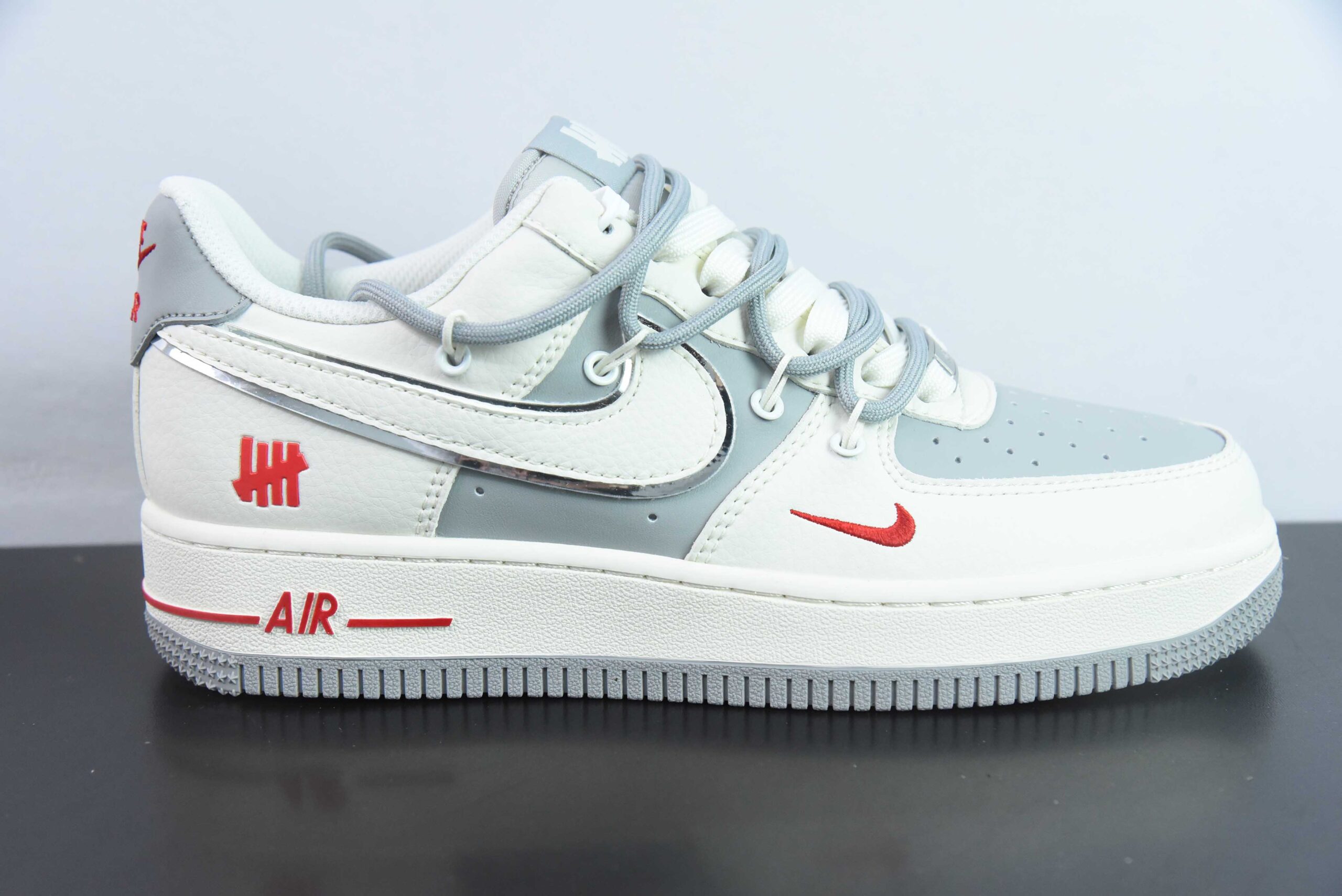 耐克Nike Air Force 1 Low 07 x UNDEFDATED白灰红小钩绑带空军一号低帮休闲板鞋纯原版本 货号：SJ1198-500