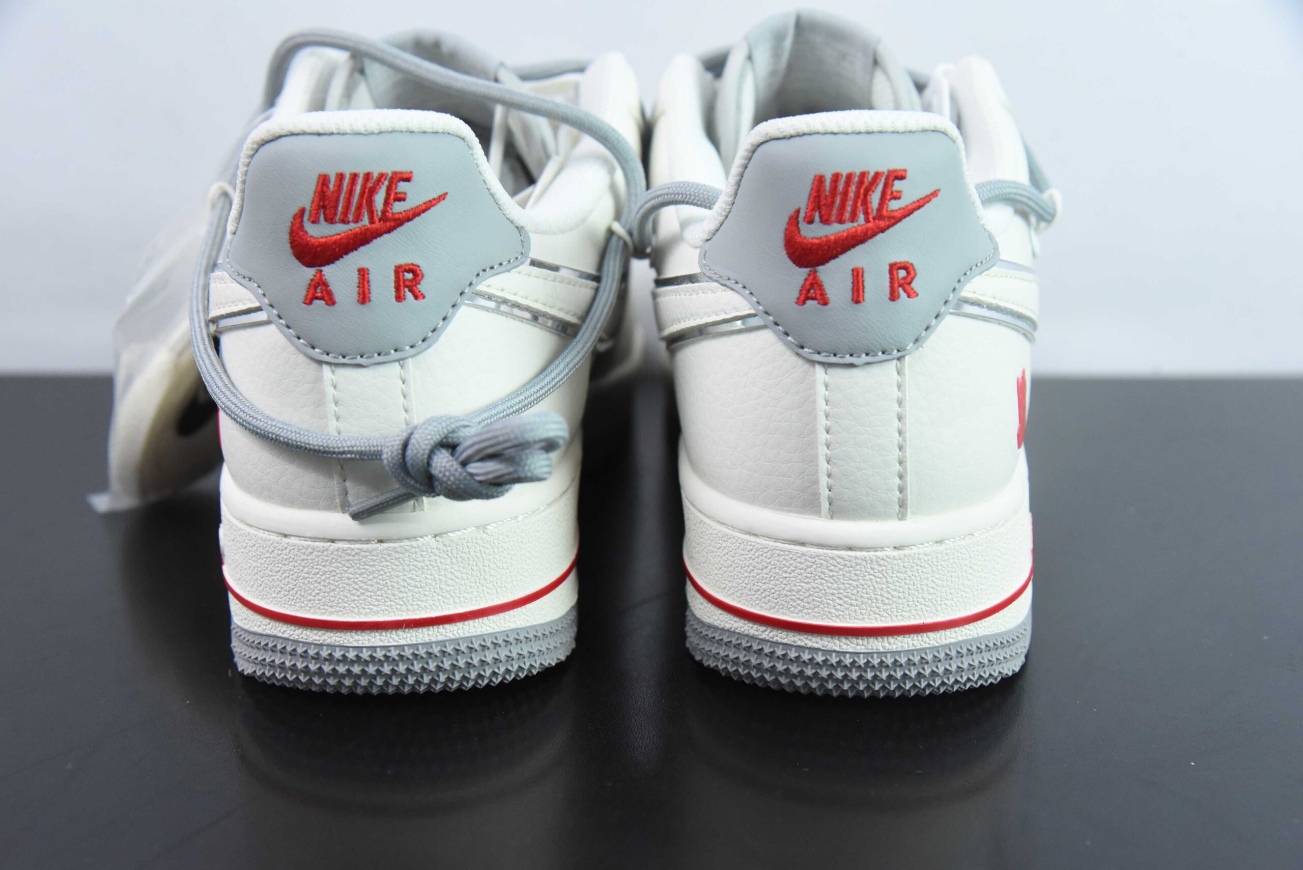 耐克Nike Air Force 1 Low 07 x UNDEFDATED白灰红小钩绑带空军一号低帮休闲板鞋纯原版本 货号：SJ1198-500