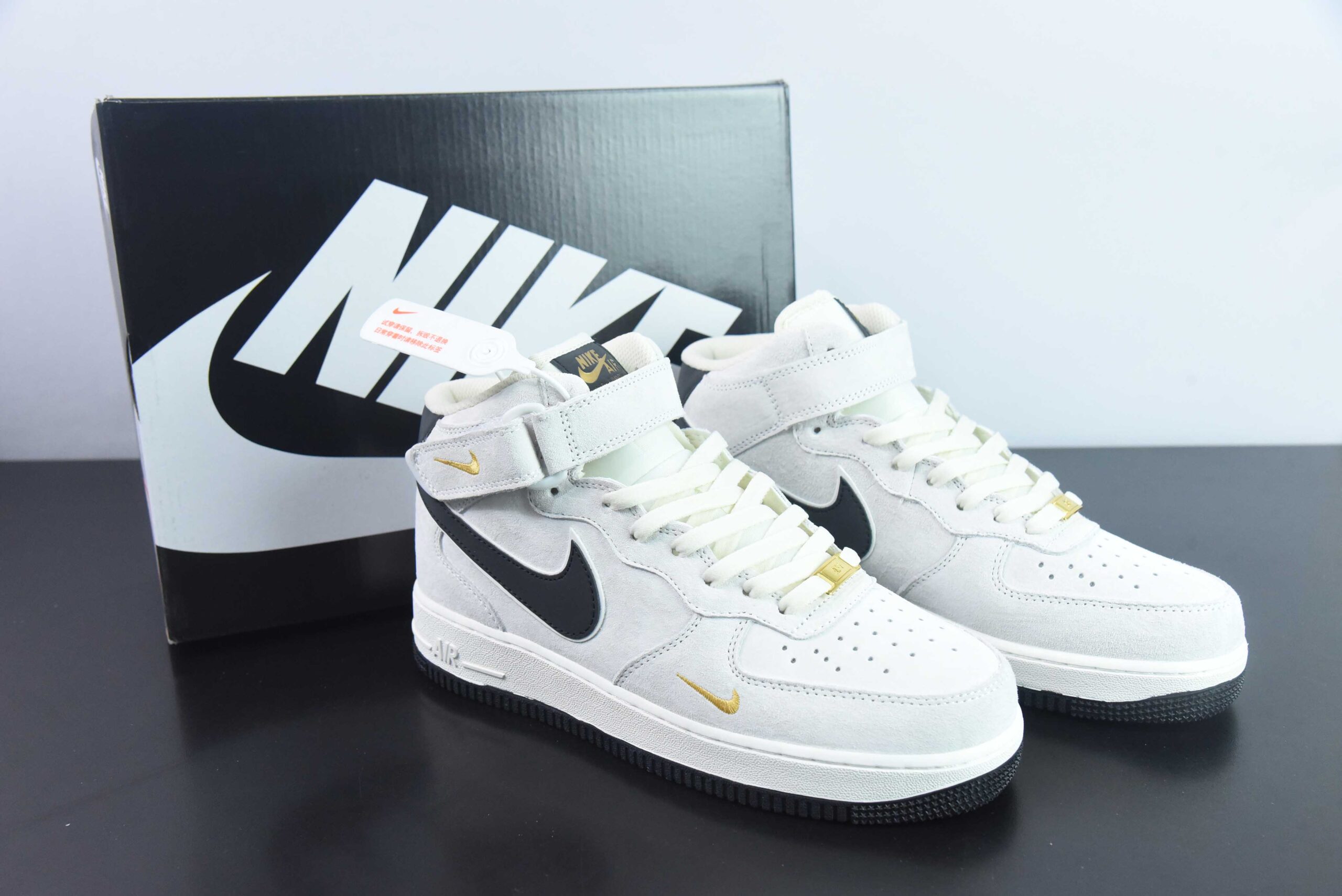 耐克Nike Air Force 1 Mid 07 白灰黑刺绣小金钩空军一号中帮休闲板鞋纯原版本 货号：KG3031-011