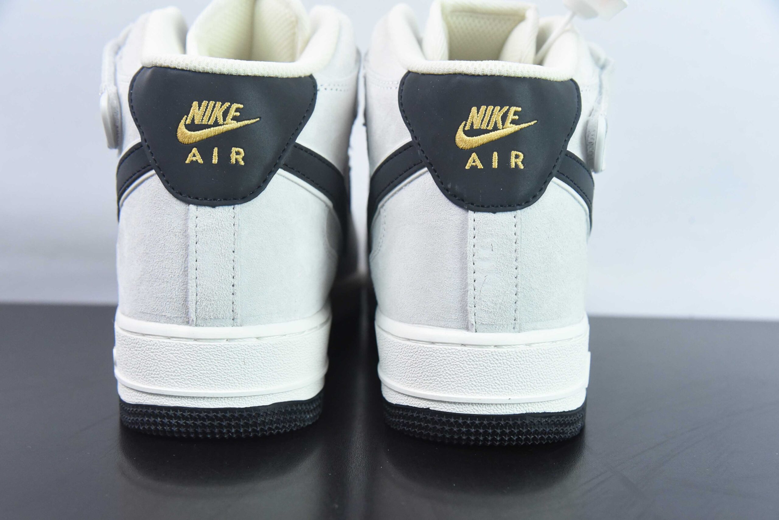 耐克Nike Air Force 1 Mid 07 白灰黑刺绣小金钩空军一号中帮休闲板鞋纯原版本 货号：KG3031-011