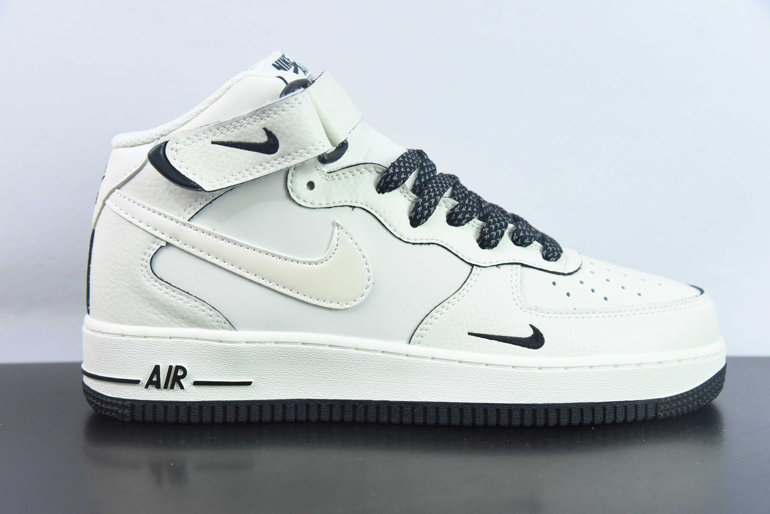 耐克Nike Air Force 1 AF1白黑刺绣空军一号中帮休闲板鞋纯原版本 货号：SG2356-807