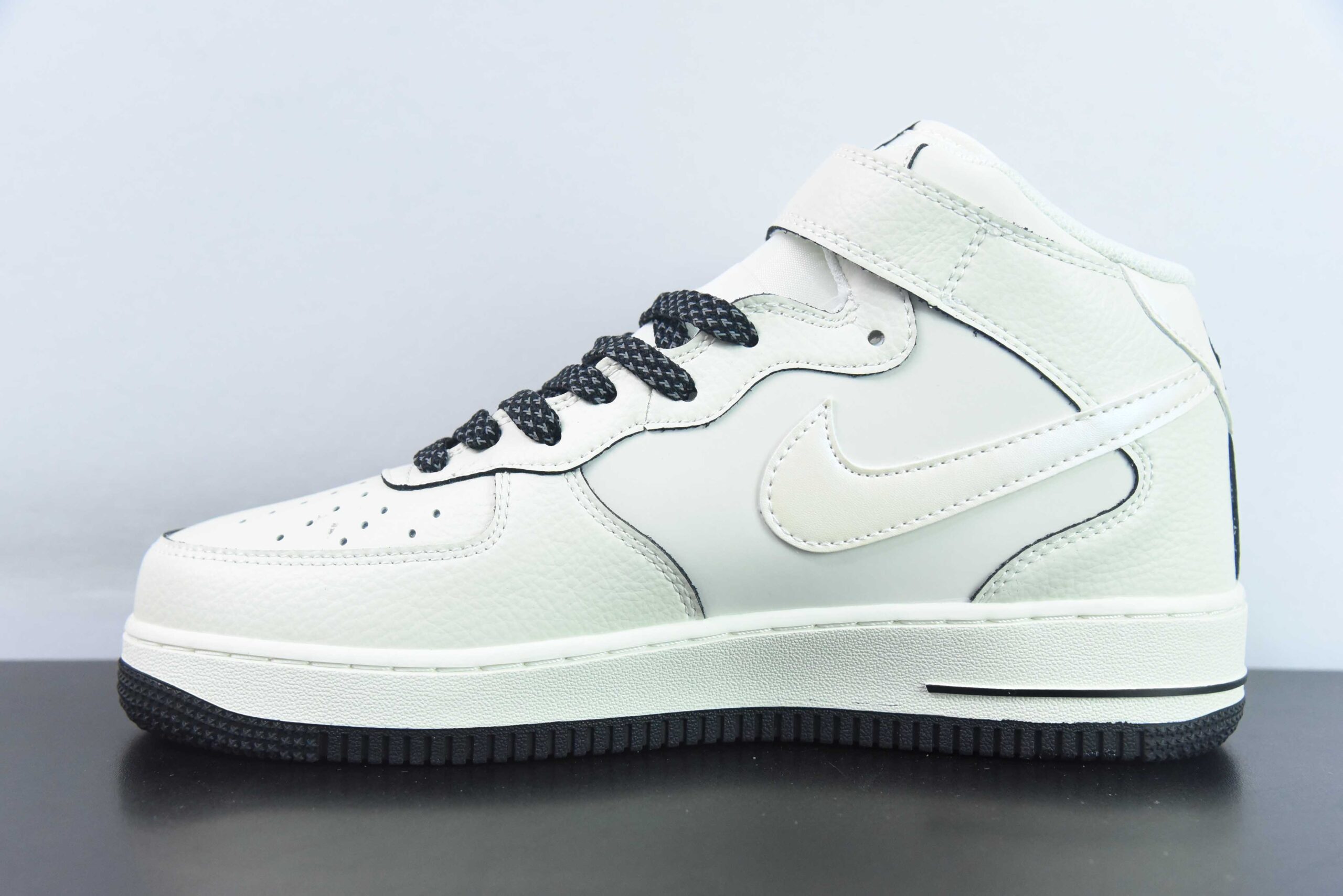 耐克Nike Air Force 1 AF1白黑刺绣空军一号中帮休闲板鞋纯原版本 货号：SG2356-807