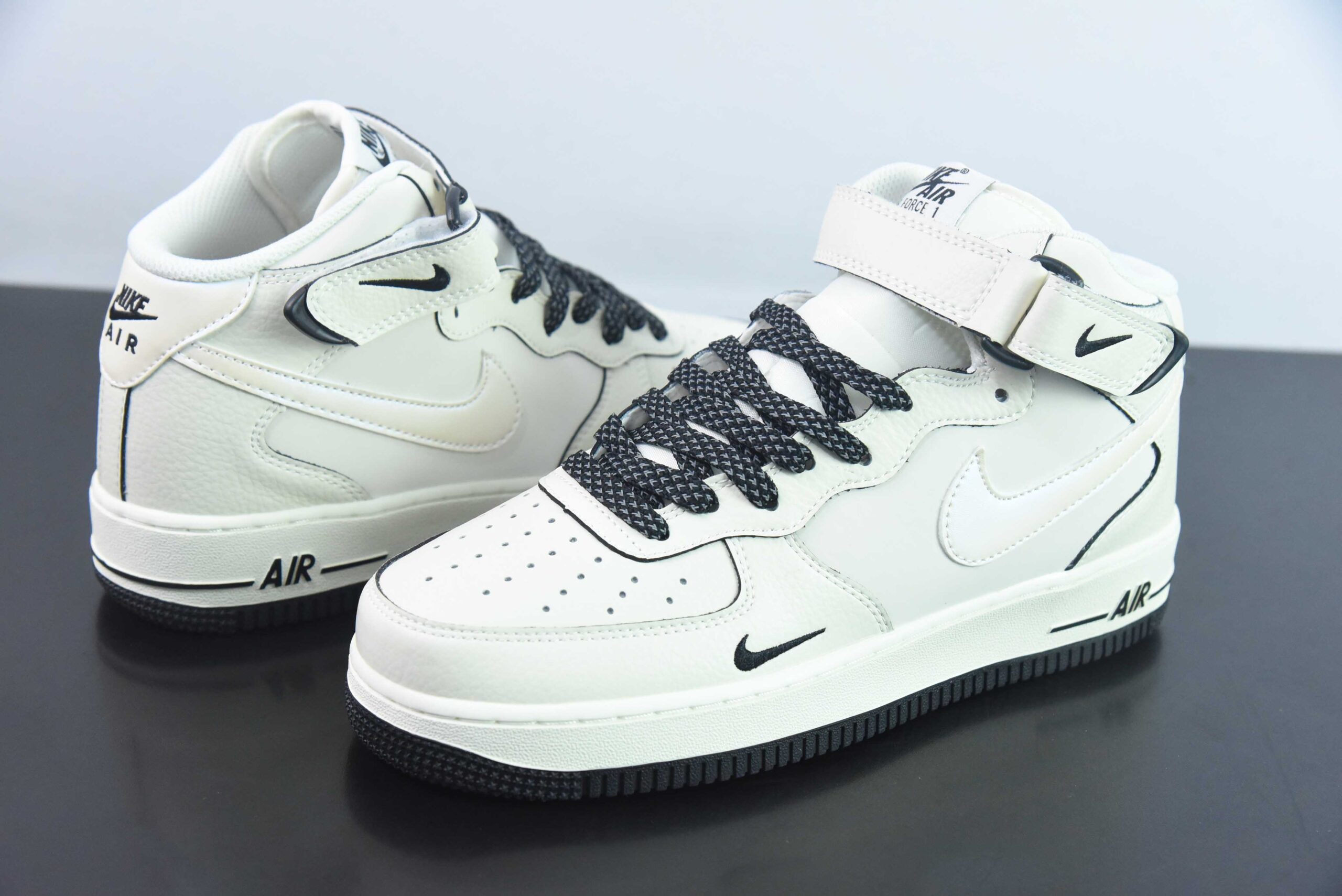 耐克Nike Air Force 1 AF1白黑刺绣空军一号中帮休闲板鞋纯原版本 货号：SG2356-807