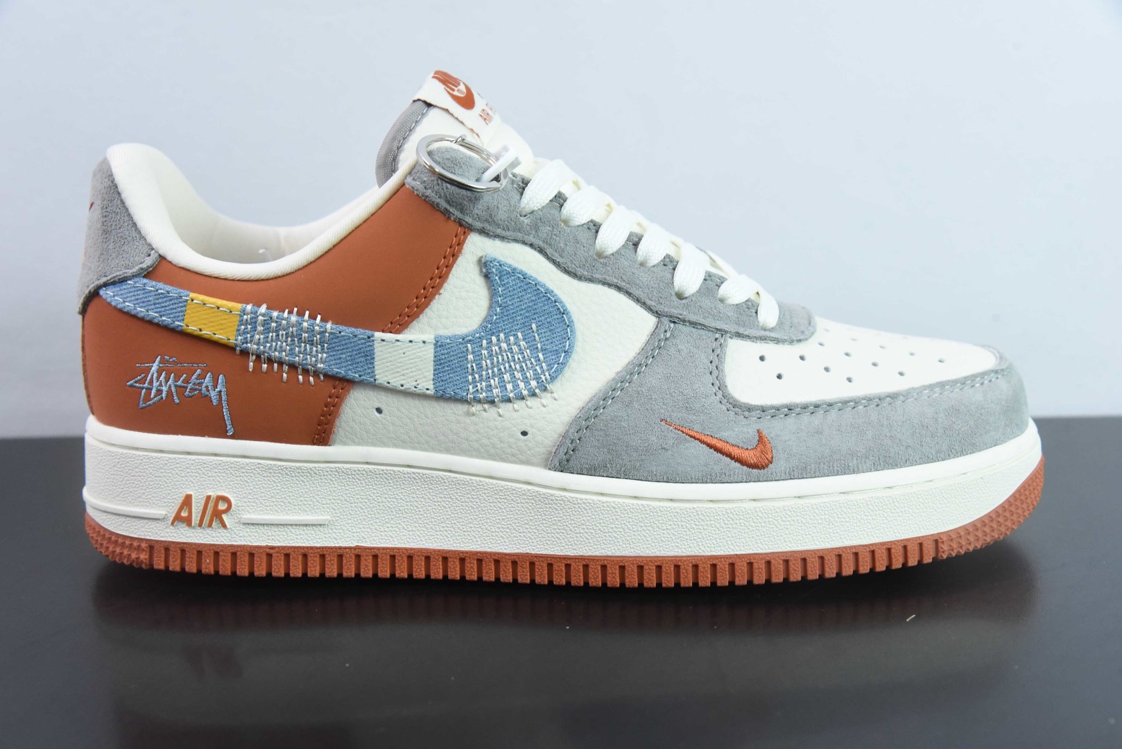 耐克NIke Air Force 1 '07 Low “斯图西联名灰棕飞线”空军一号低帮运动鞋纯原版本 货号：KK1988-025