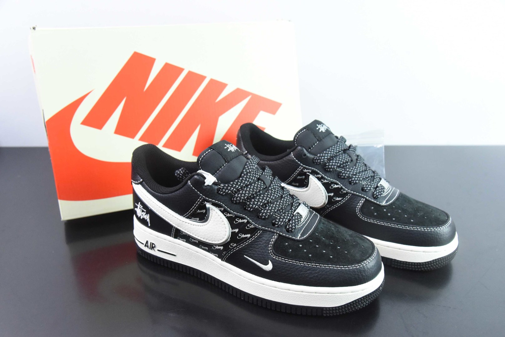 耐克Nike Air Force 1'07 Low 斯图西联名全黑英文logo空军一号低帮休闲板鞋纯原版本 货号：XZ6188-311