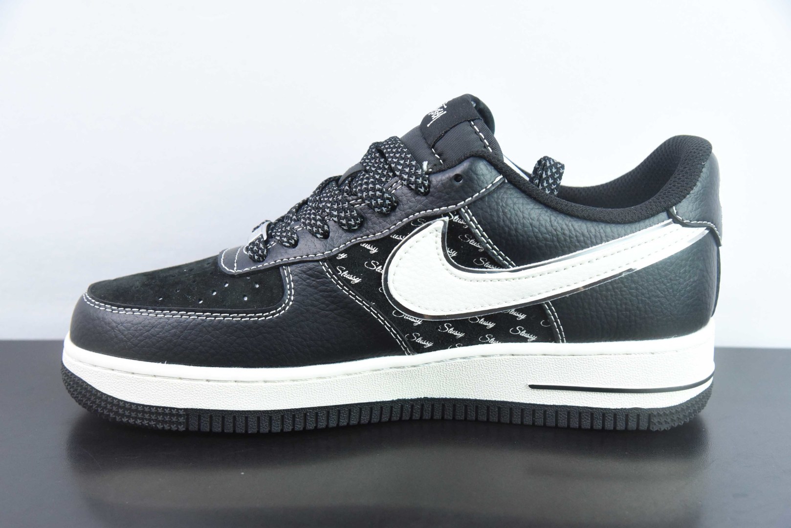 耐克Nike Air Force 1'07 Low 斯图西联名全黑英文logo空军一号低帮休闲板鞋纯原版本 货号：XZ6188-311